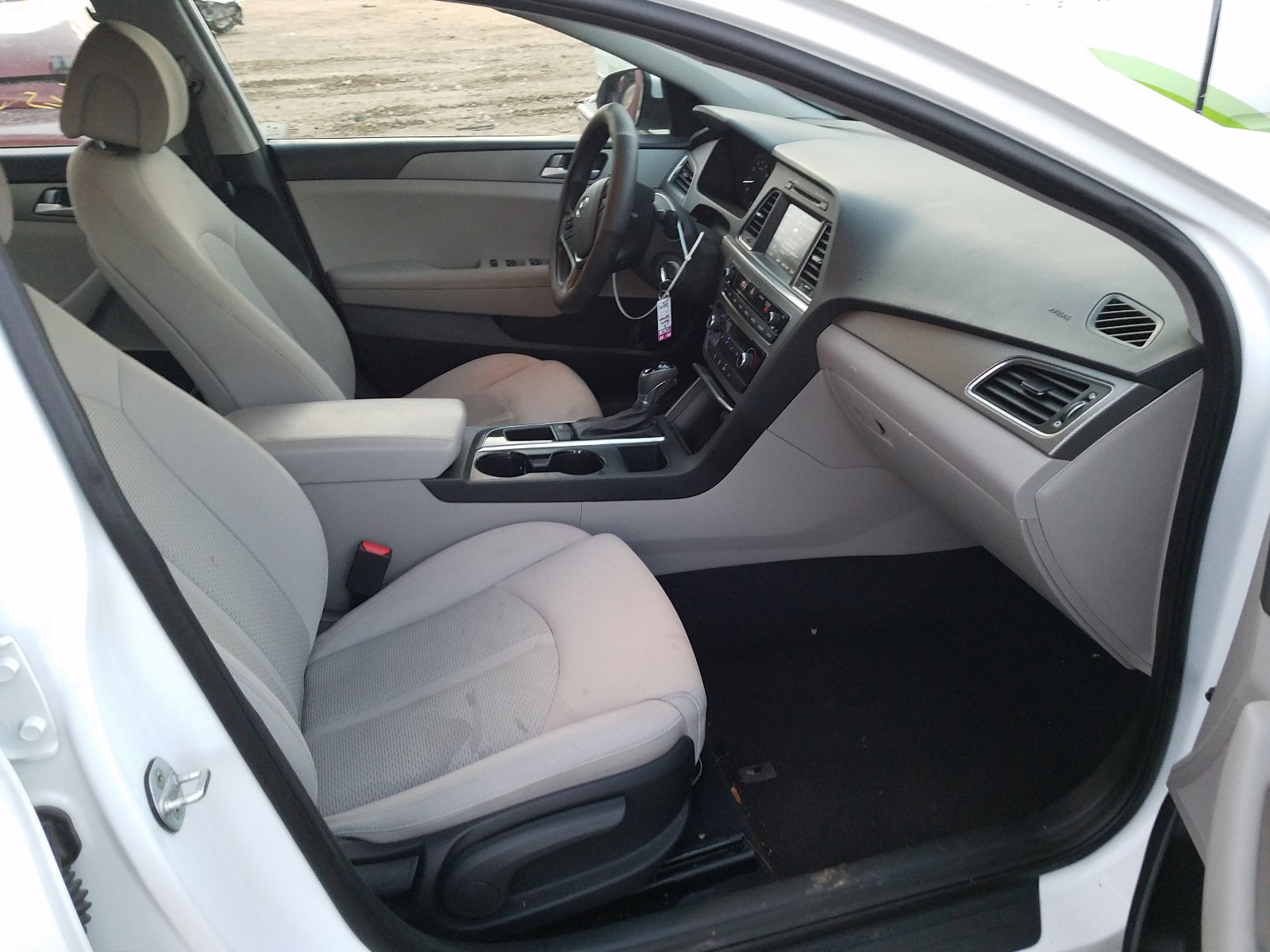 Photo 5 from auction – 2016 HYUNDAI SONATA SE with VIN 5NPE24AF1GH366122