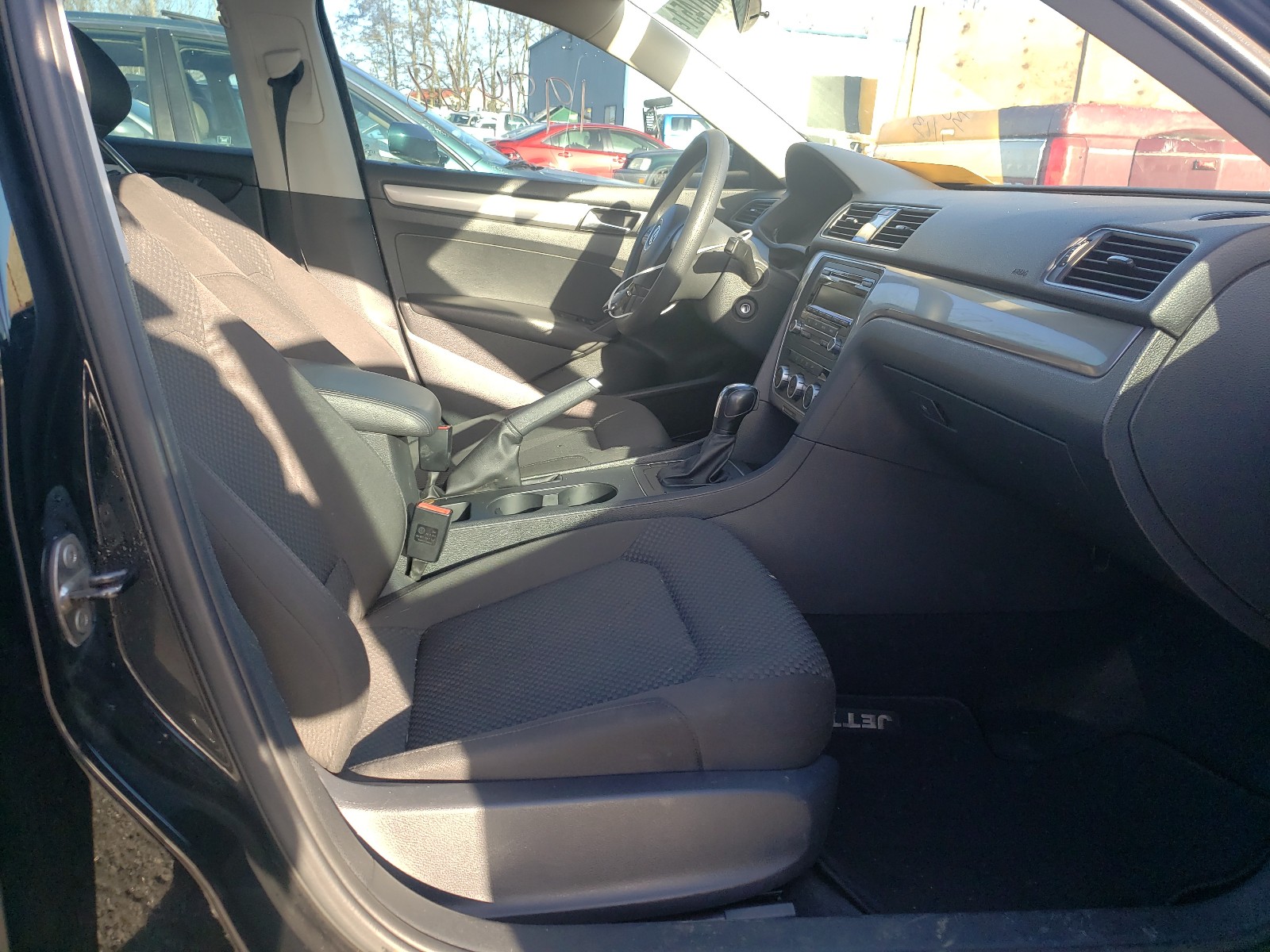 Photo 5 from auction – 2012 VOLKSWAGEN PASSAT S with VIN 1VWAP7A33CC023953