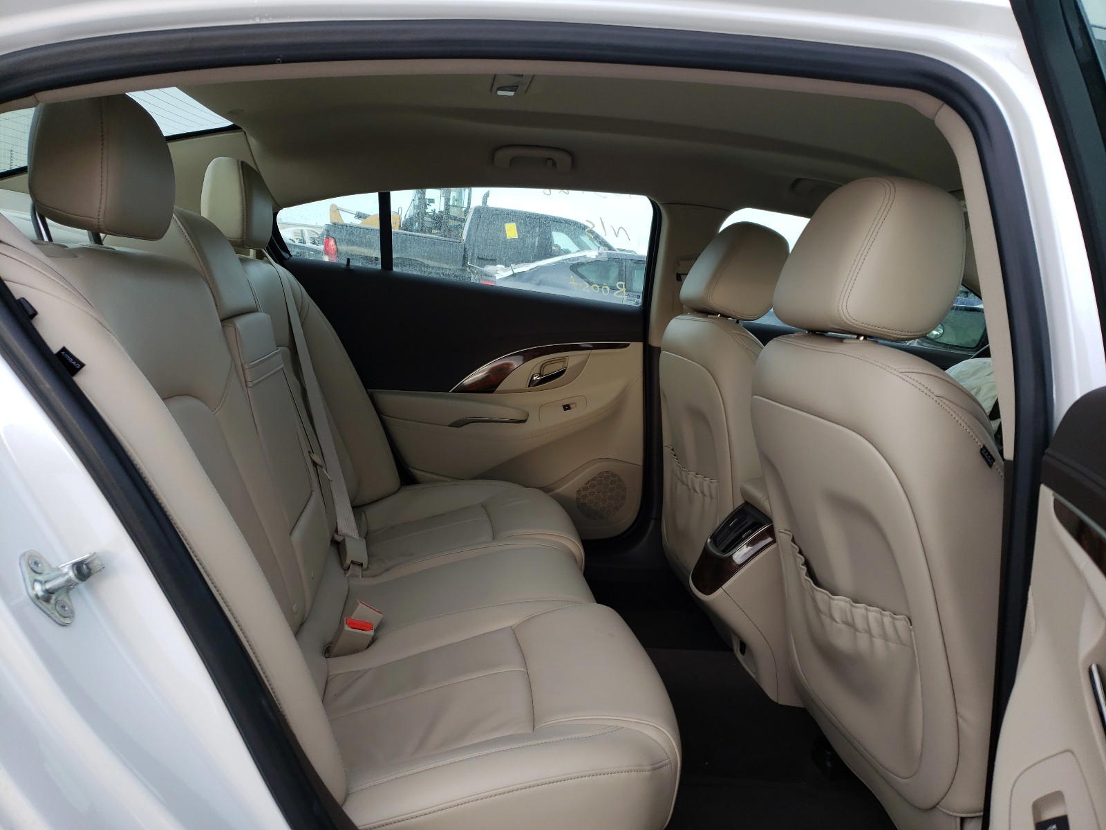 Photo 6 from auction – 2016 BUICK LACROSSE with VIN 1G4GC5G34GF259063