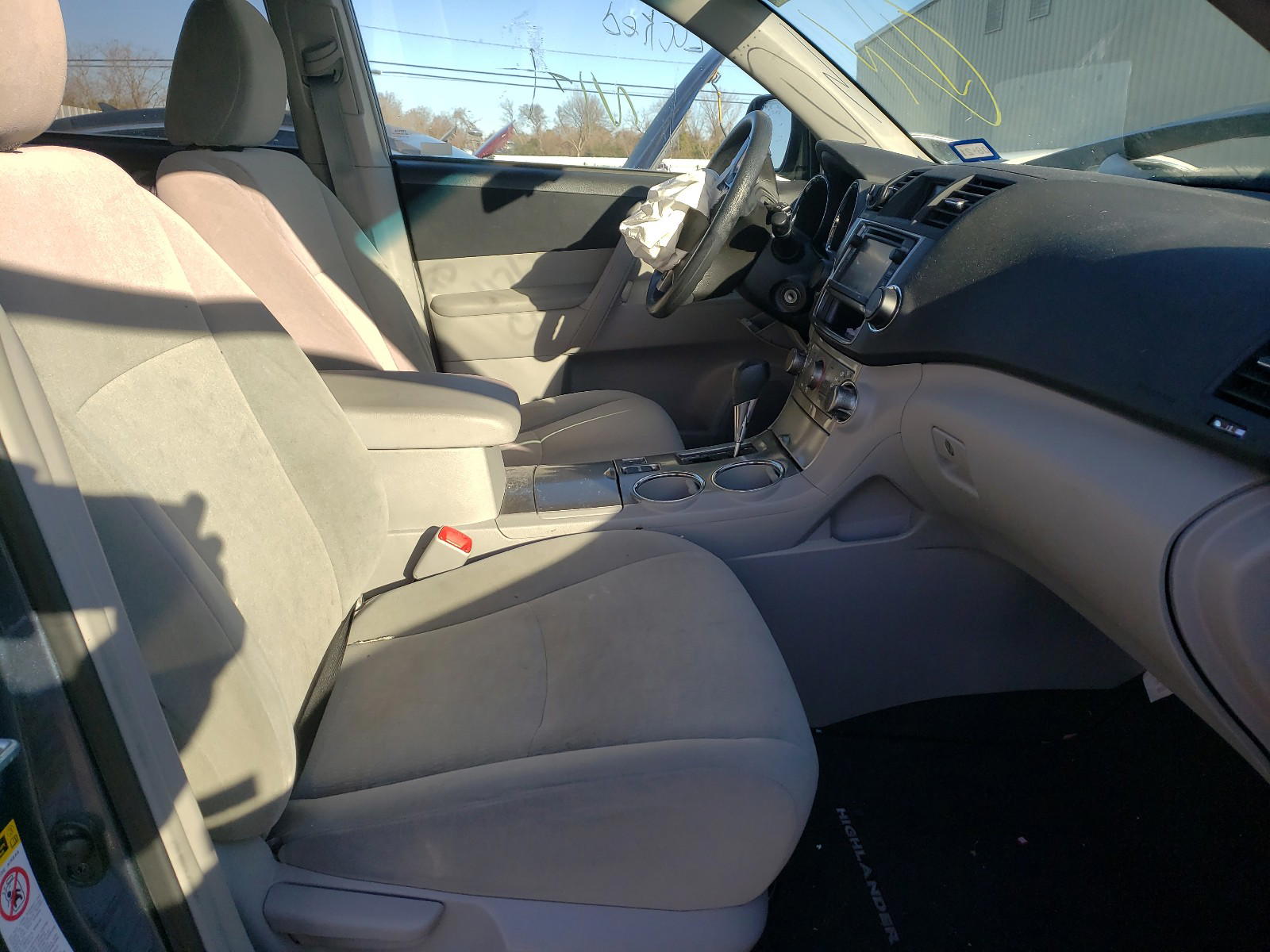 Photo 5 from auction – 2013 TOYOTA HIGHLANDER with VIN 5TDBK3EH1DS213187