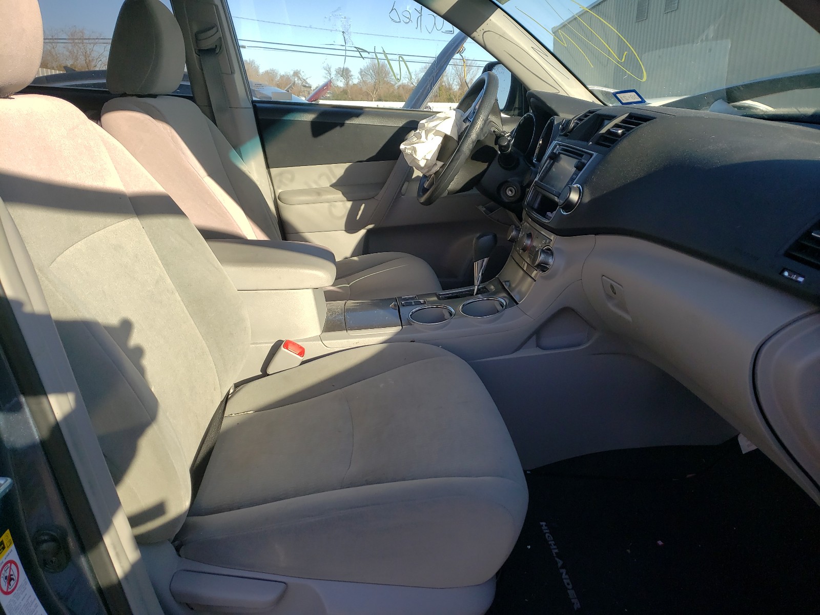 Zdjęcie 5 z aukcji – 2013 TOYOTA HIGHLANDER z VIN 5TDBK3EH1DS213187