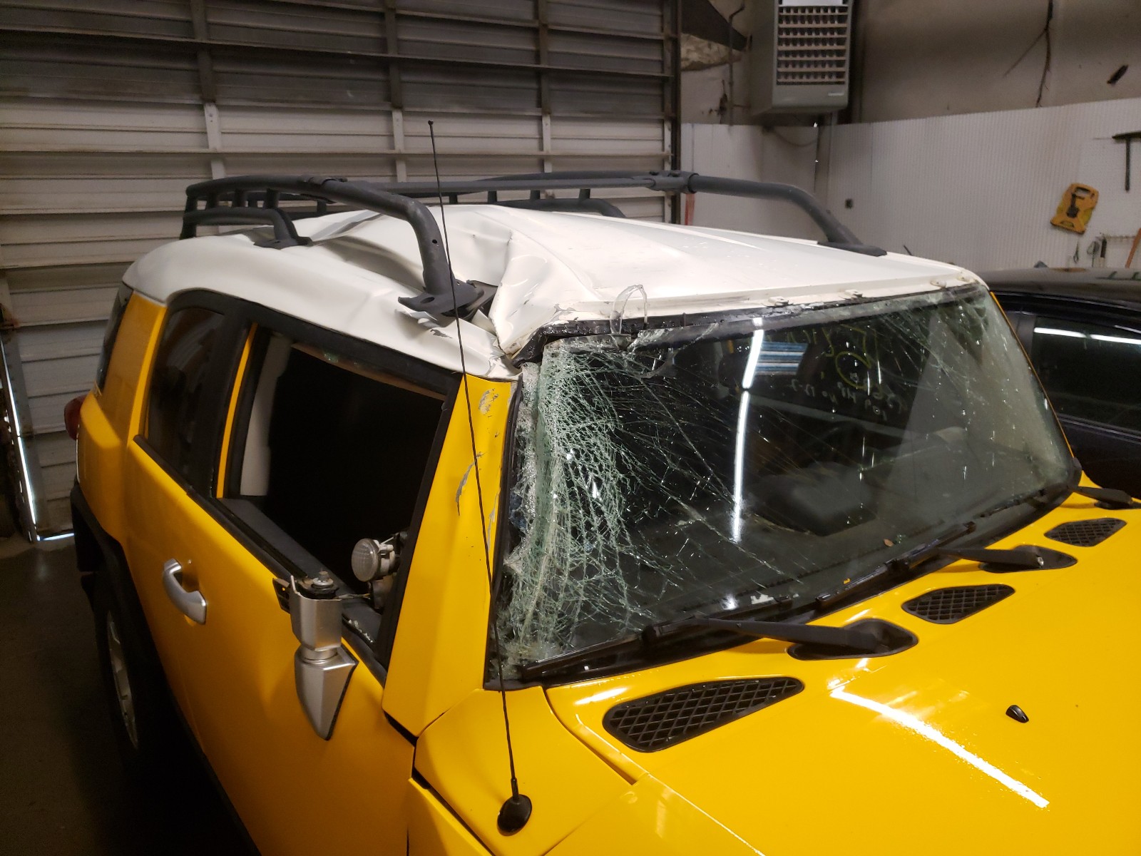 Photo 9 from auction – 2007 TOYOTA FJ CRUISER with VIN JTEBU11F670057542