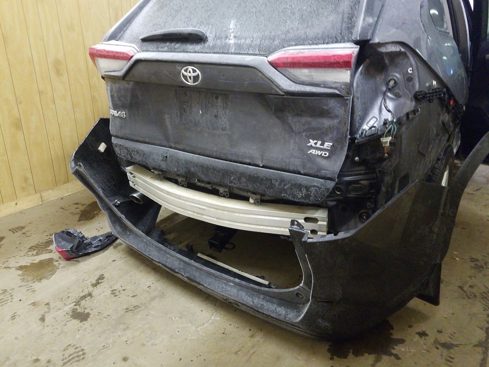 Photo 9 from auction – 2019 TOYOTA RAV4 XLE with VIN 2T3P1RFVXKW012027