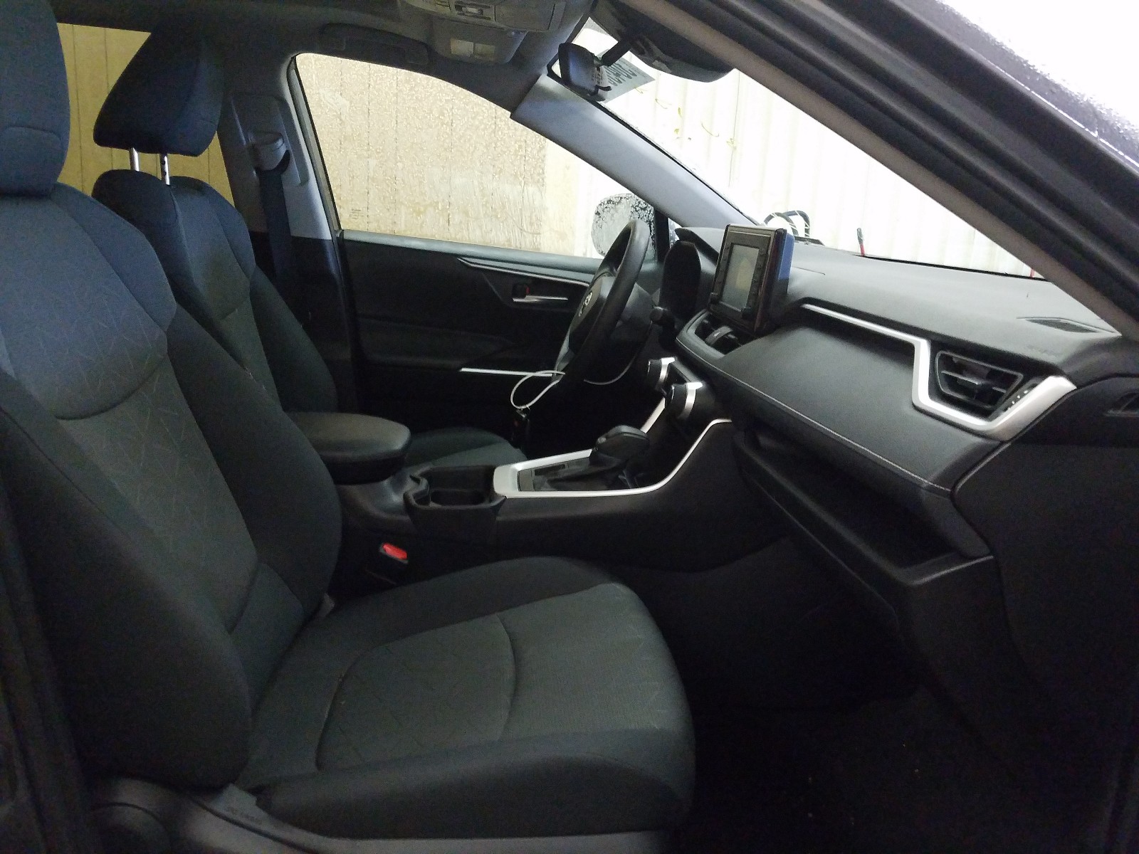 Photo 5 from auction – 2019 TOYOTA RAV4 XLE with VIN 2T3P1RFVXKW012027