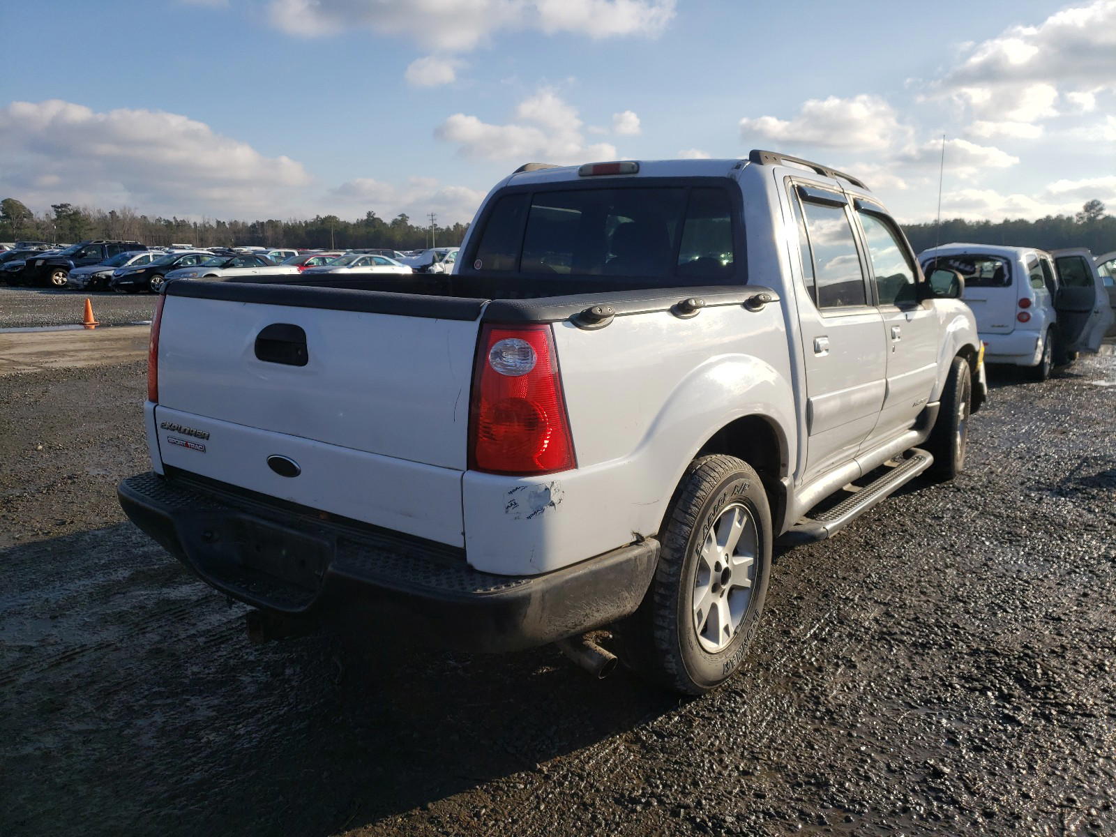 Photo 4 from auction – 2001 FORD EXPLORER S with VIN 1FMZU67E11UB71071