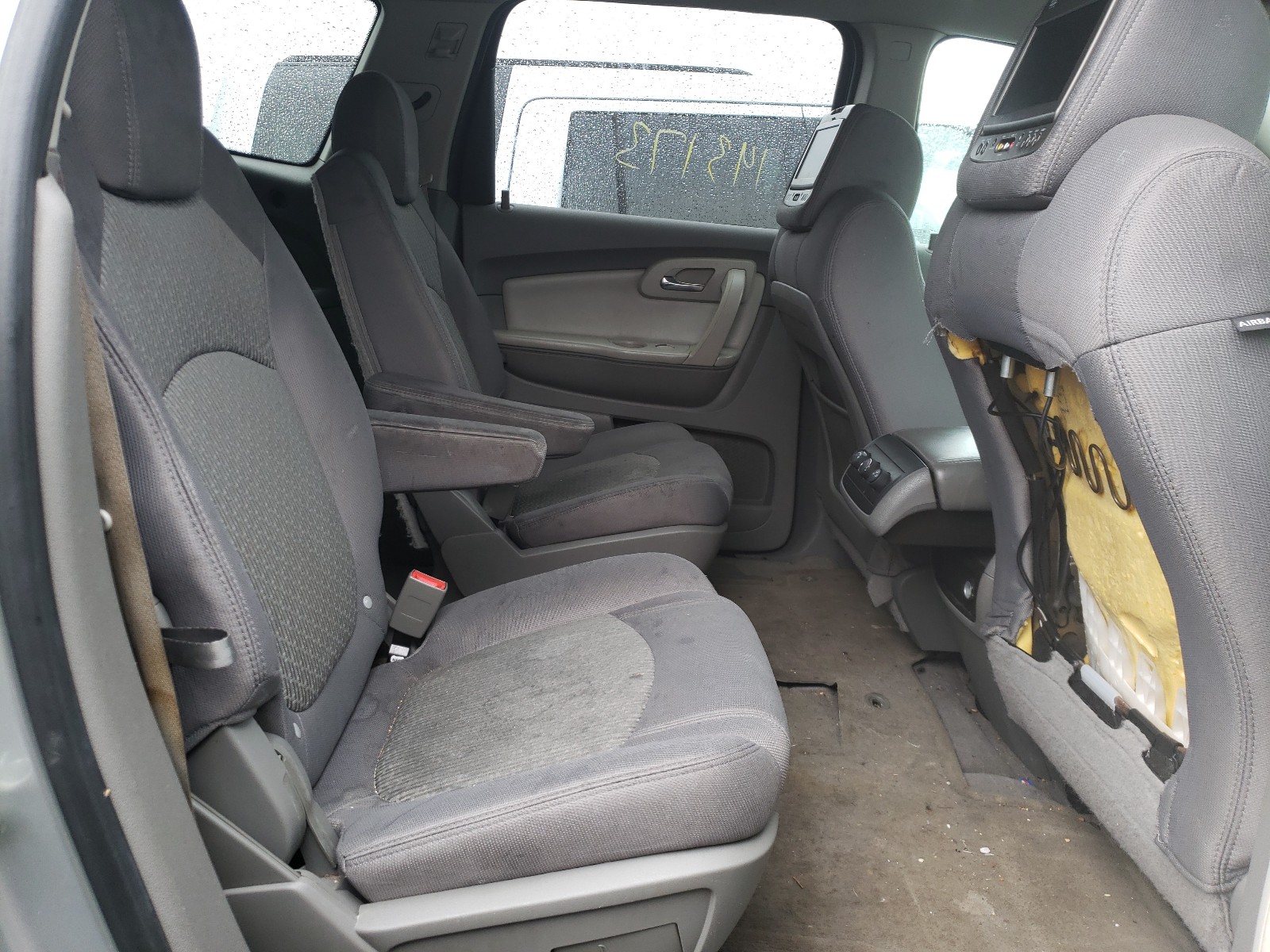 Photo 6 from auction – 2010 CHEVROLET TRAVERSE L with VIN 1GNLRFED4AJ250748