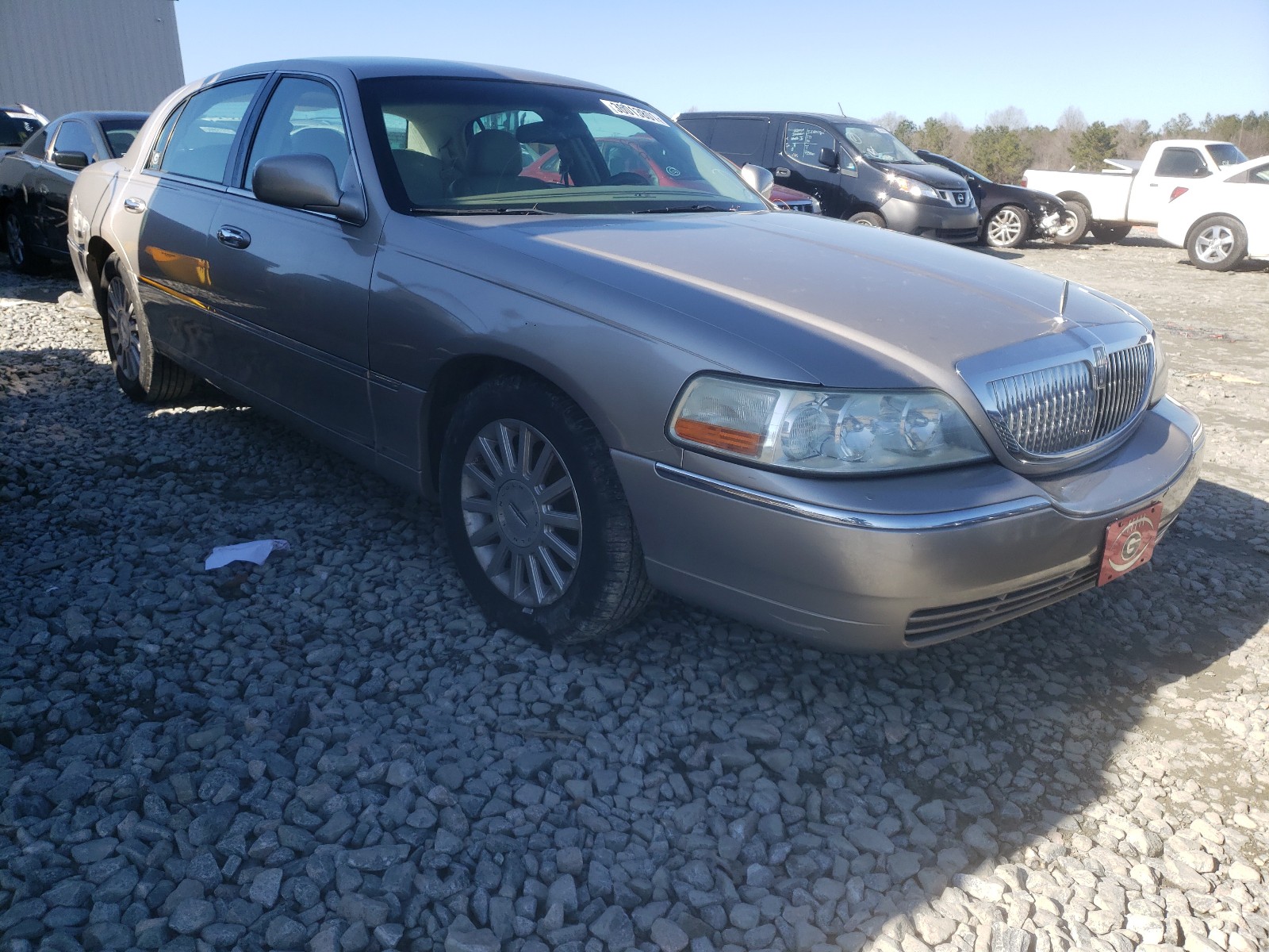 Zdjęcie 1 z aukcji – 2003 LINCOLN TOWN CAR E z VIN 1LNHM81W23Y696919