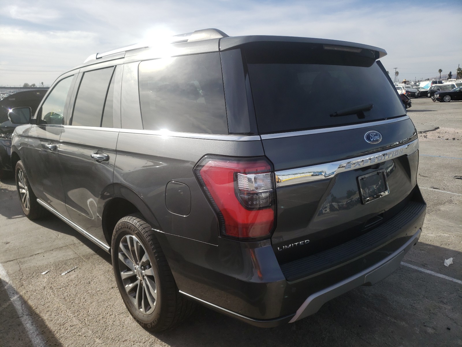 Photo 3 from auction – 2018 FORD EXPEDITION with VIN 1FMJU1KTXJEA23579