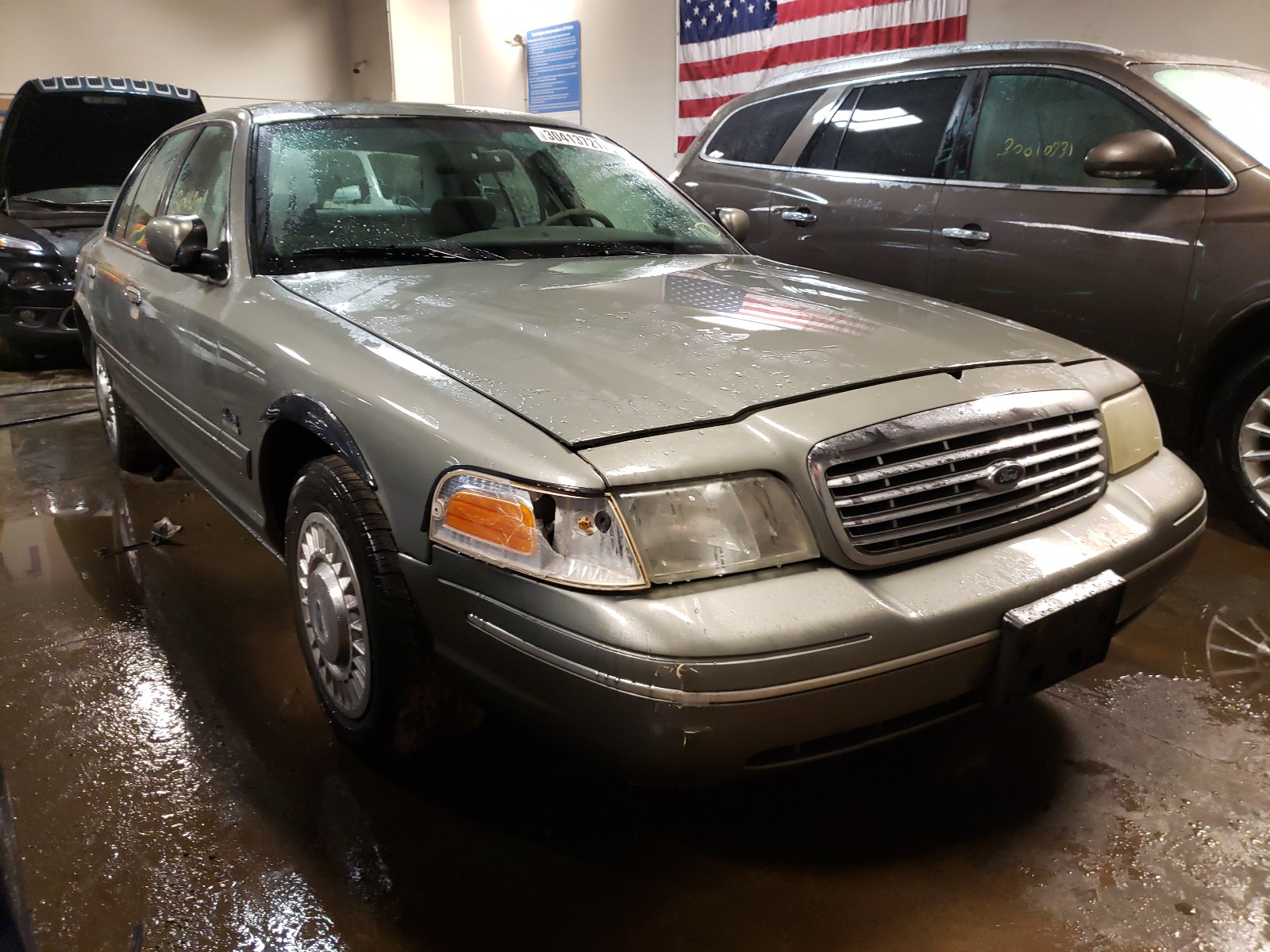 Photo 1 from auction – 1999 FORD CROWN VICT with VIN 2FAFP71W2XX194436