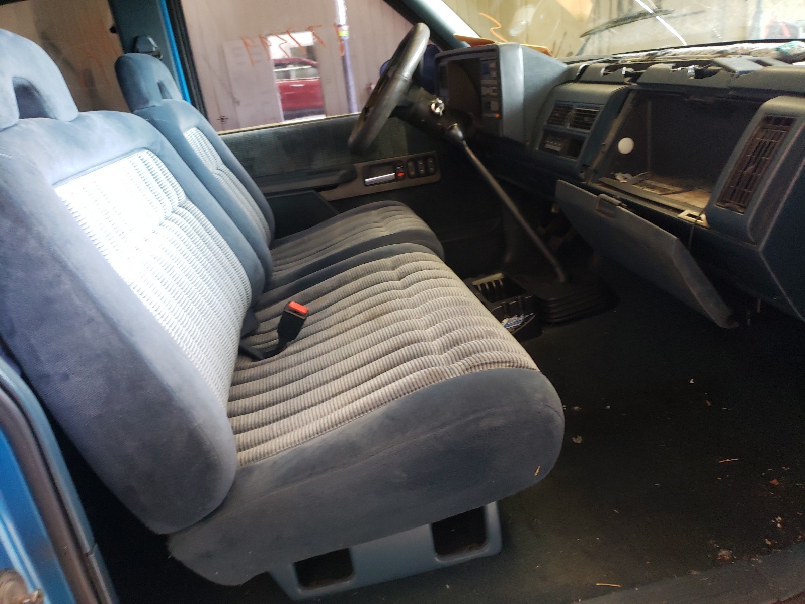 Photo 5 from auction – 1992 CHEVROLET GMT-400 C1 with VIN 2GCEC19ZXN1105323