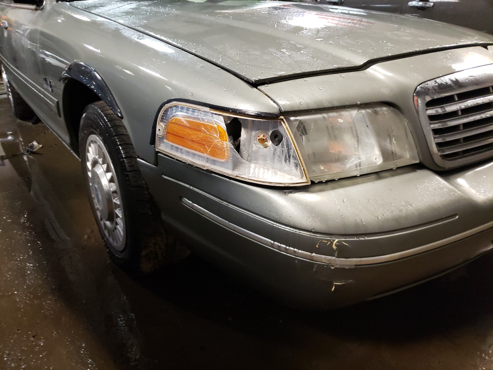 Photo 9 from auction – 1999 FORD CROWN VICT with VIN 2FAFP71W2XX194436