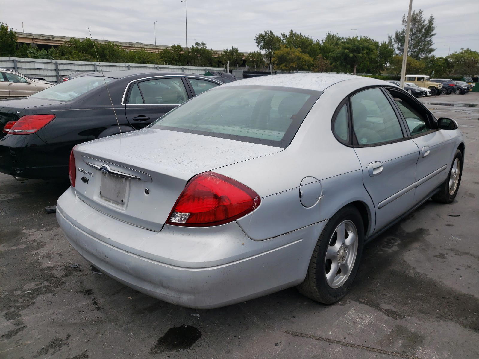 Photo 4 from auction – 2003 FORD TAURUS SES with VIN 1FAFP55273A222584