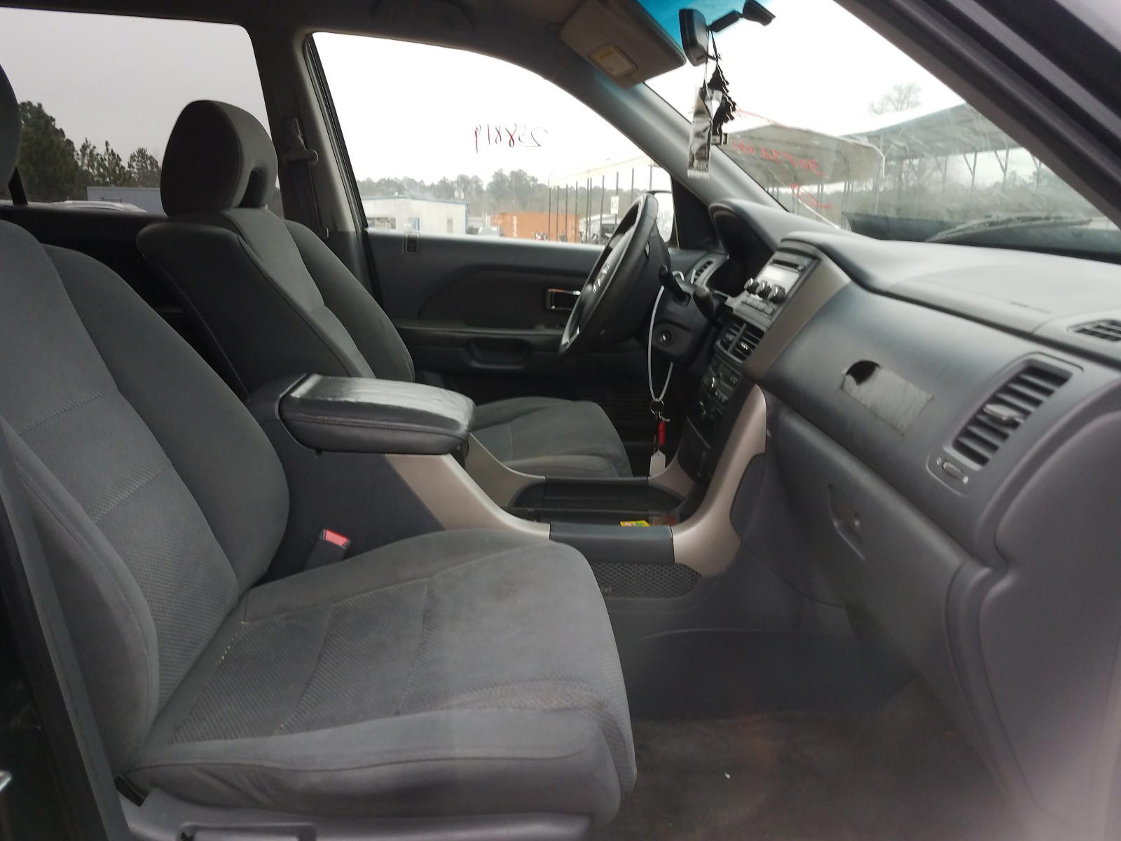 Photo 5 from auction – 2006 HONDA PILOT EX with VIN 5FNYF28406B006251