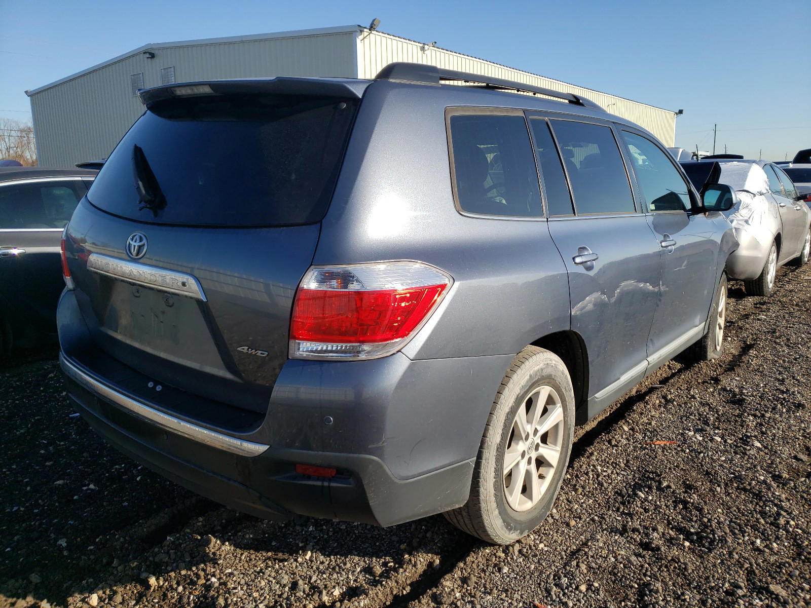 Photo 4 from auction – 2013 TOYOTA HIGHLANDER with VIN 5TDBK3EH1DS213187