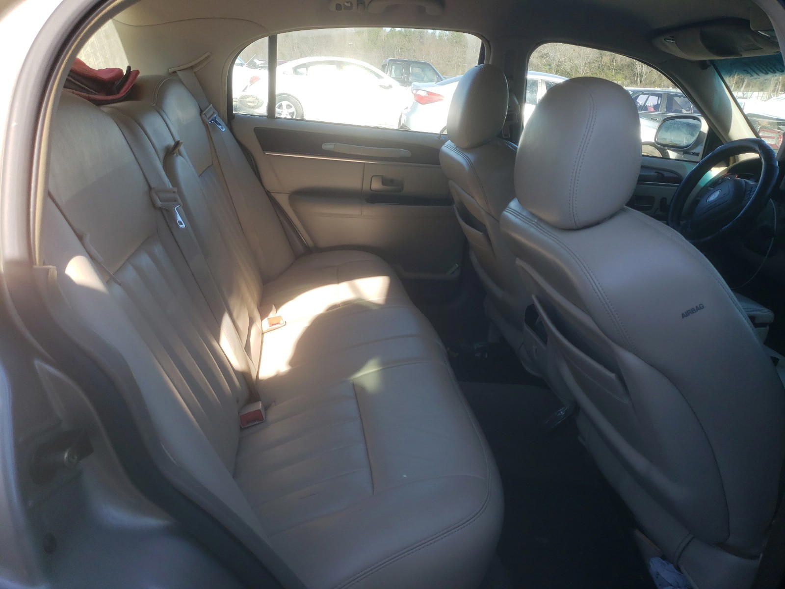 Photo 6 from auction – 2003 LINCOLN TOWN CAR E with VIN 1LNHM81W23Y696919