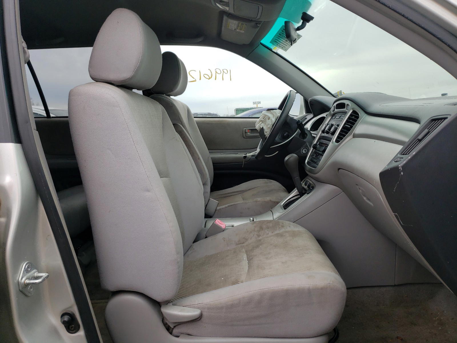Photo 5 from auction – 2004 TOYOTA HIGHLANDER with VIN JTEDP21A140010988