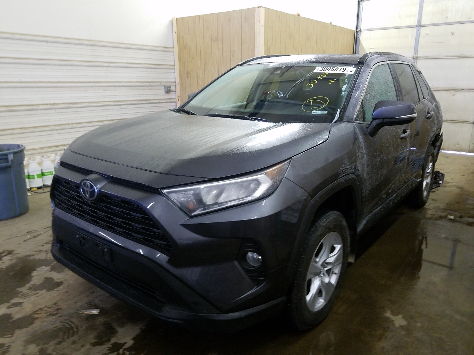 Photo 2 from auction – 2019 TOYOTA RAV4 XLE with VIN 2T3P1RFVXKW012027