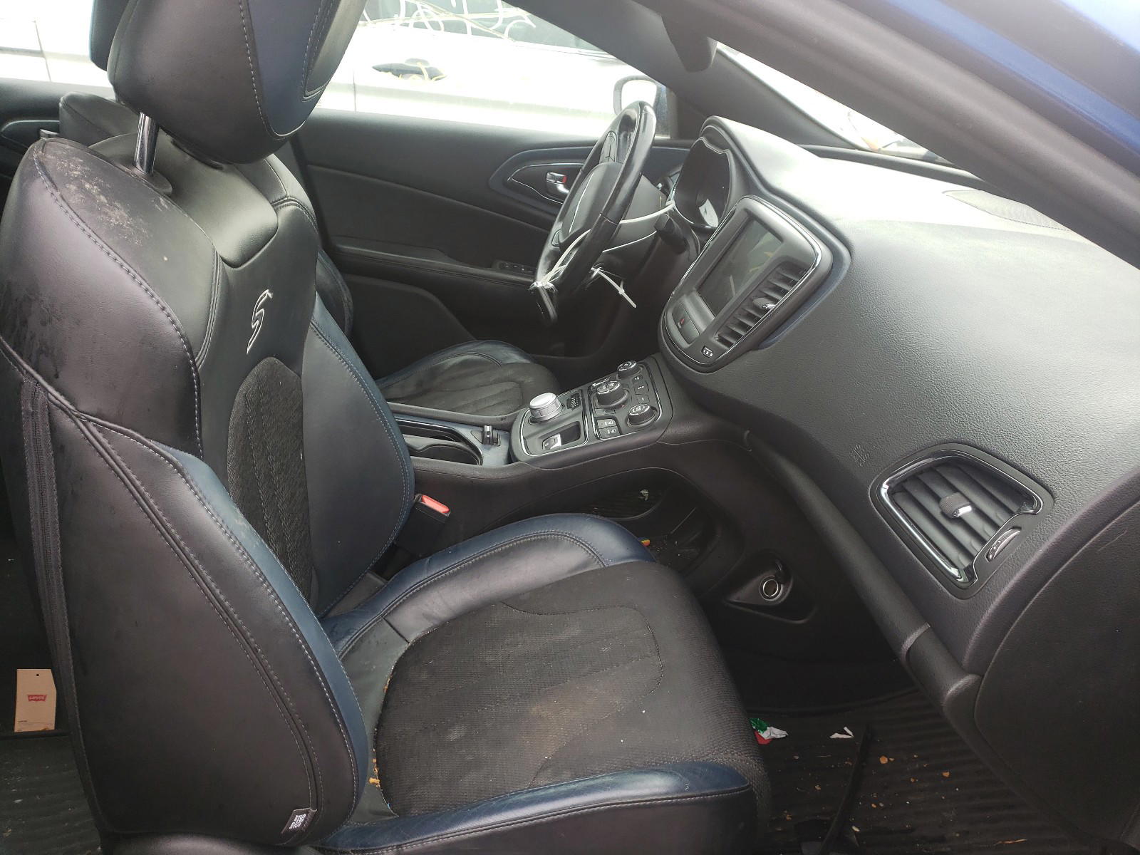 Photo 5 from auction – 2015 CHRYSLER 200 S with VIN 1C3CCCDG9FN540931