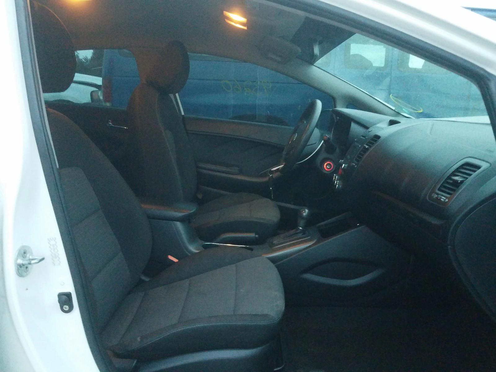 Photo 5 from auction – 2015 KIA FORTE LX with VIN KNAFX4A67F5382486