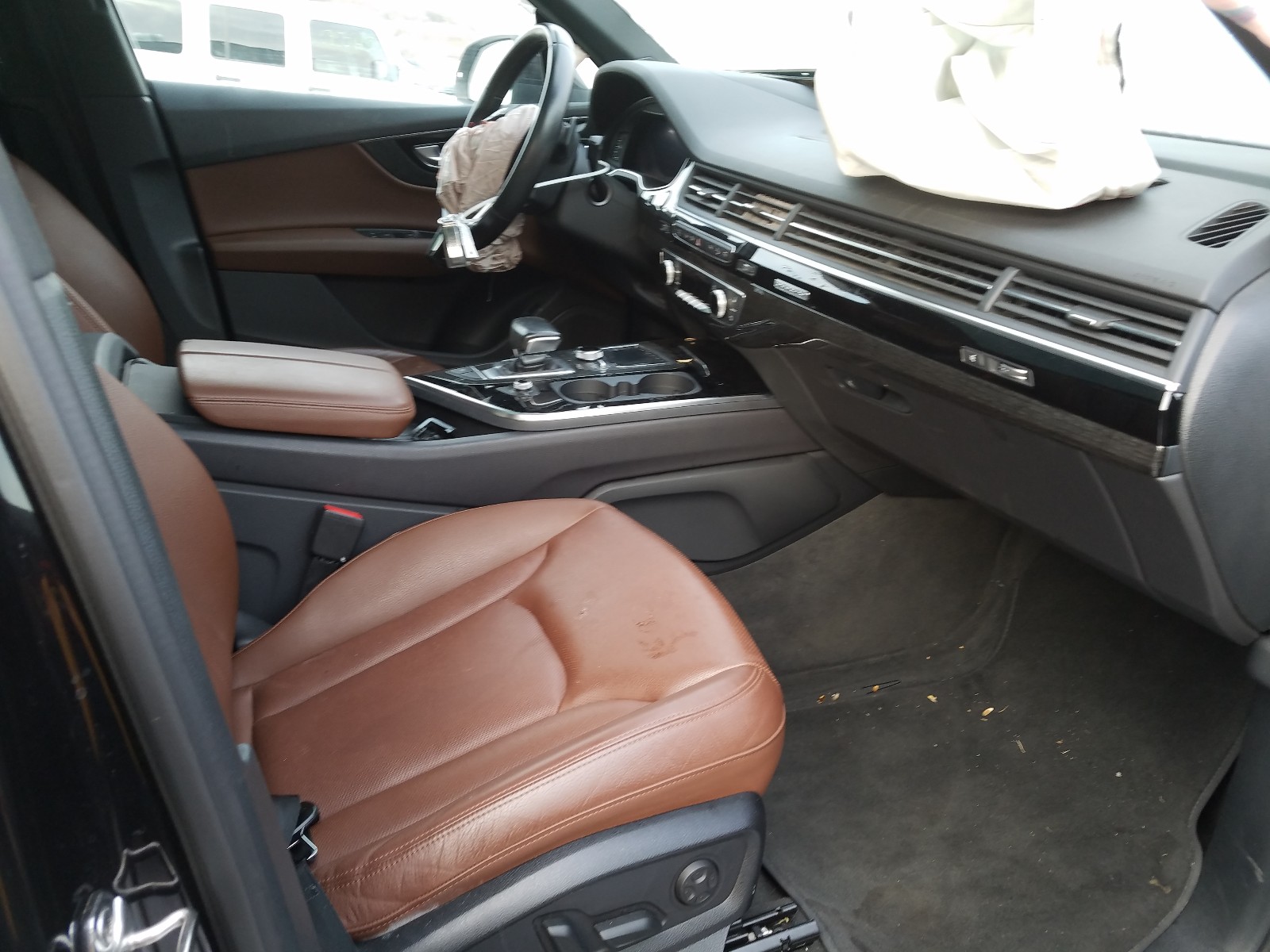 Photo 5 from auction – 2018 AUDI Q7 PRESTIG with VIN WA1VAAF7XJD031712