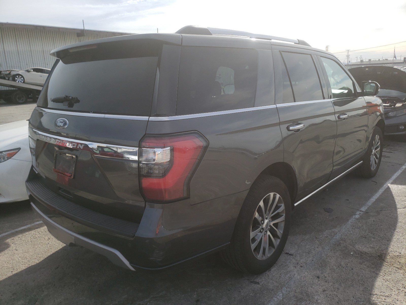 Photo 4 from auction – 2018 FORD EXPEDITION with VIN 1FMJU1KTXJEA23579