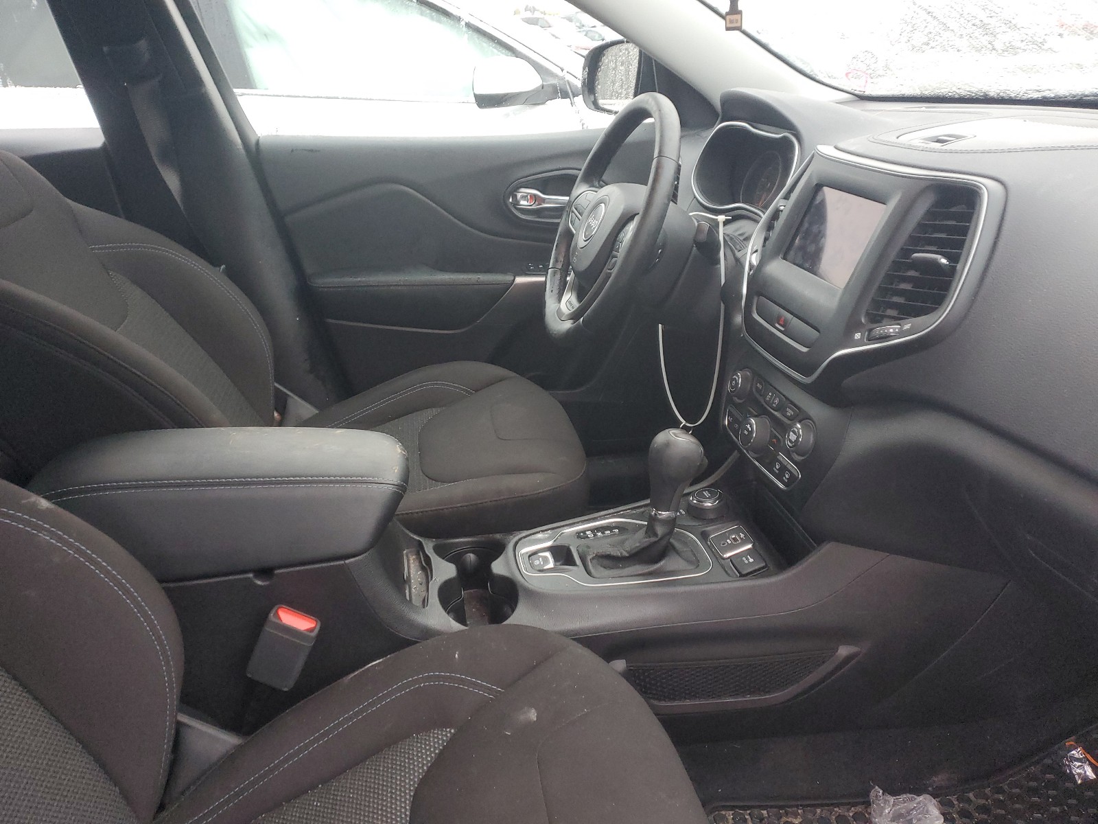Photo 5 from auction – 2019 JEEP CHEROKEE S with VIN 1C4PJMAX9KD436355