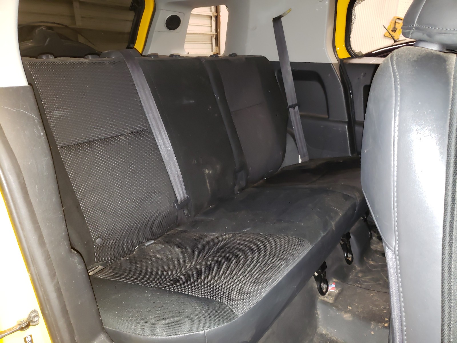 Photo 6 from auction – 2007 TOYOTA FJ CRUISER with VIN JTEBU11F670057542