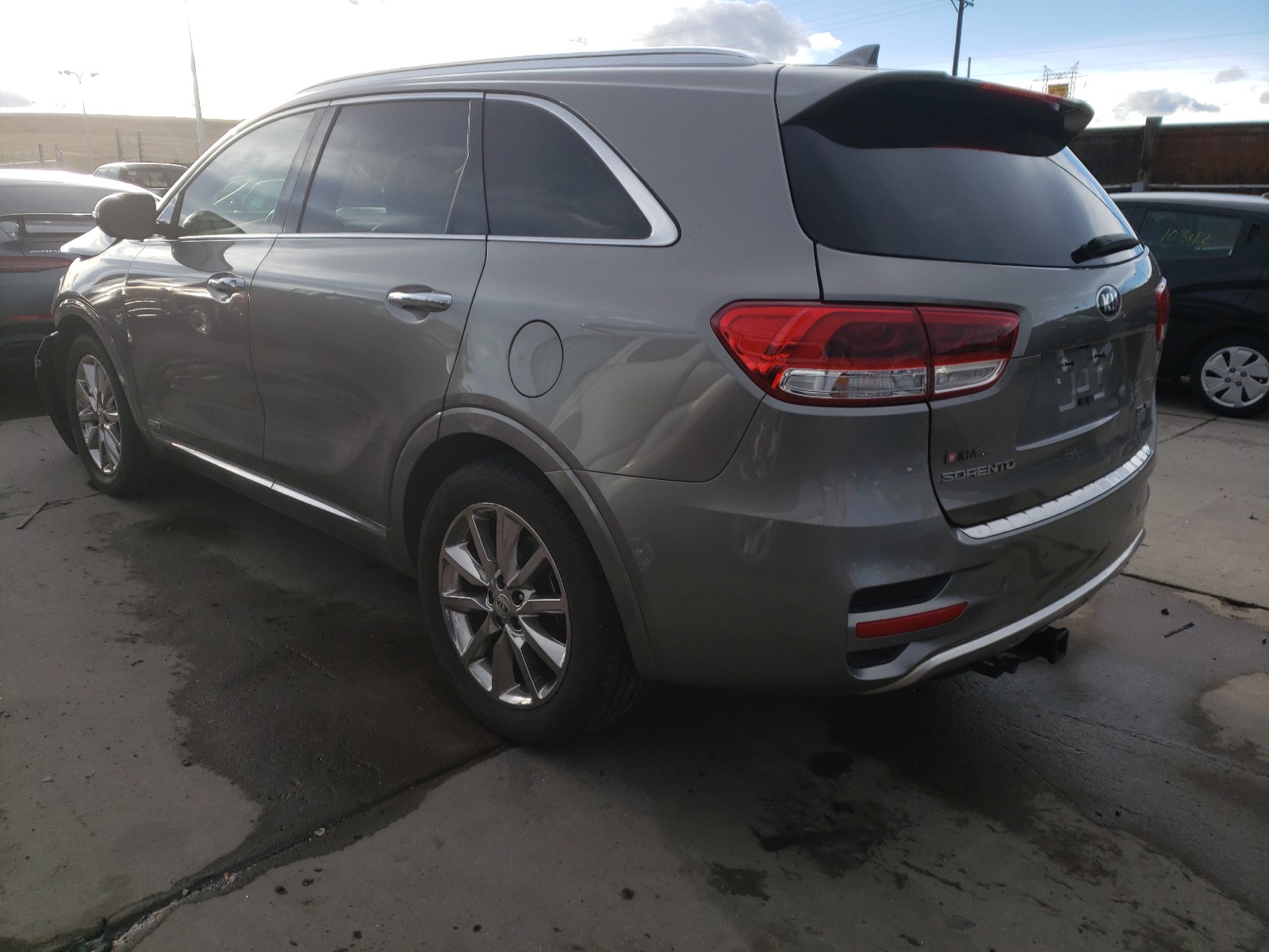 Photo 3 from auction – 2018 KIA SORENTO SX with VIN 5XYPKDA53JG383583
