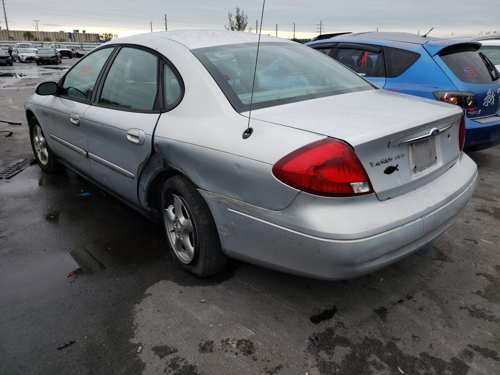 Photo 3 from auction – 2003 FORD TAURUS SES with VIN 1FAFP55273A222584