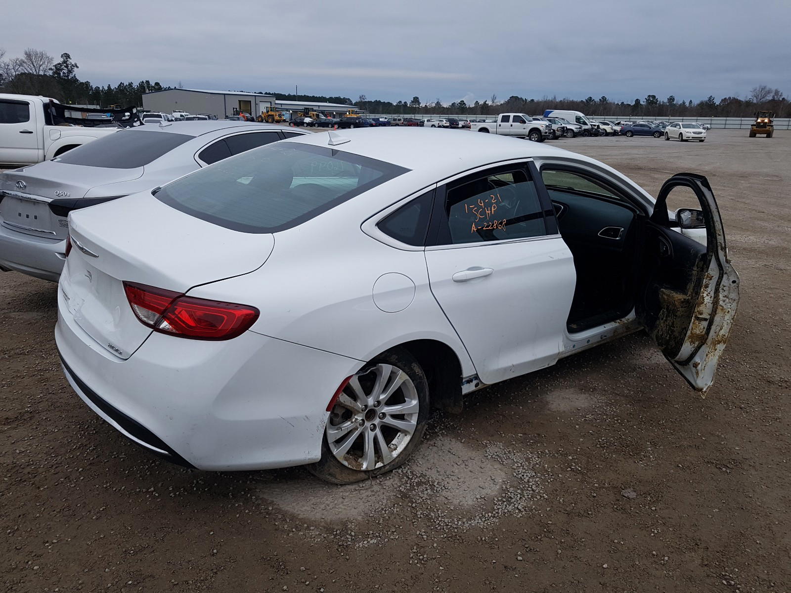 Photo 4 from auction – 2016 CHRYSLER 200 LIMITE with VIN 1C3CCCAB3GN189671
