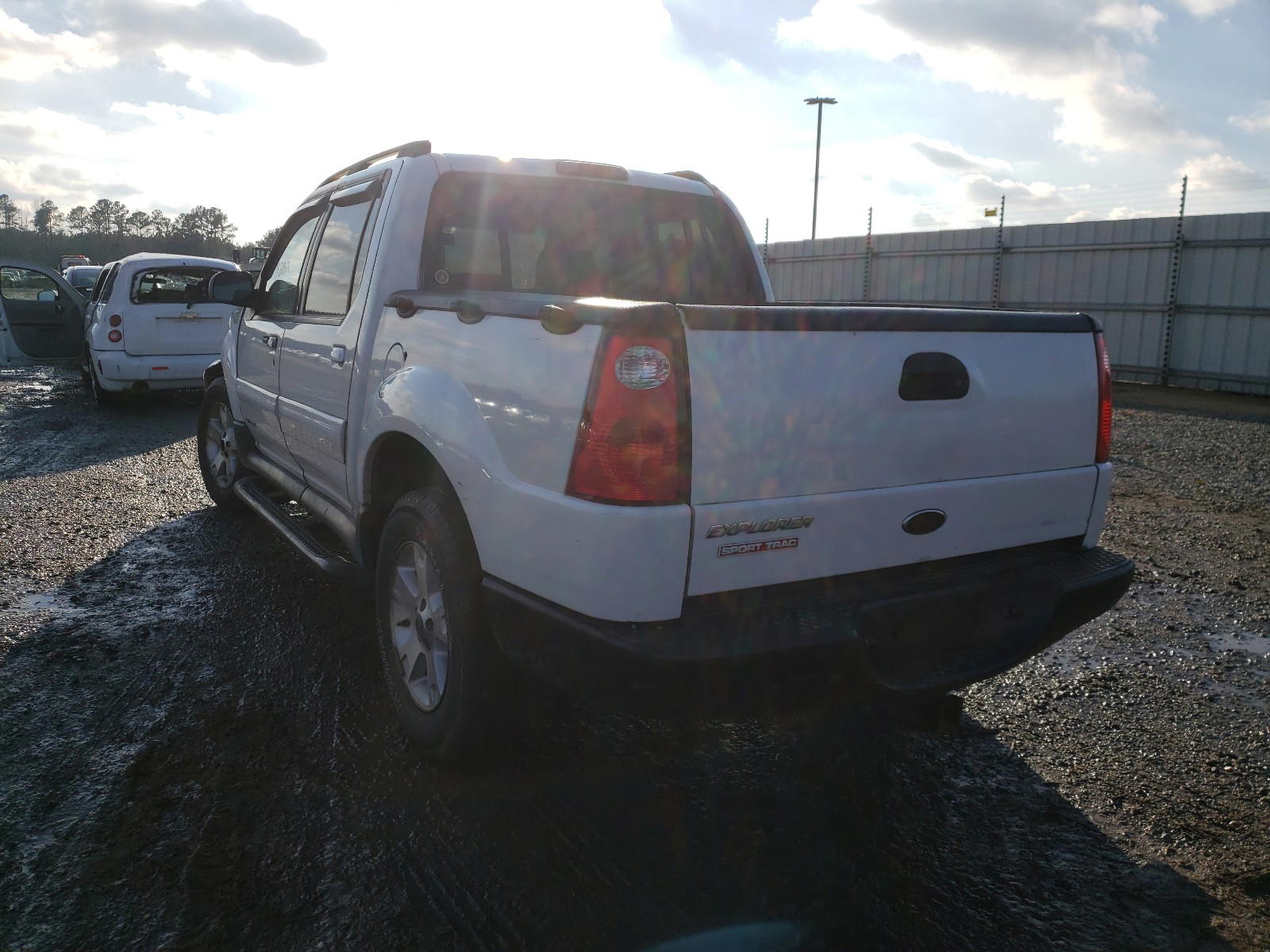 Photo 3 from auction – 2001 FORD EXPLORER S with VIN 1FMZU67E11UB71071