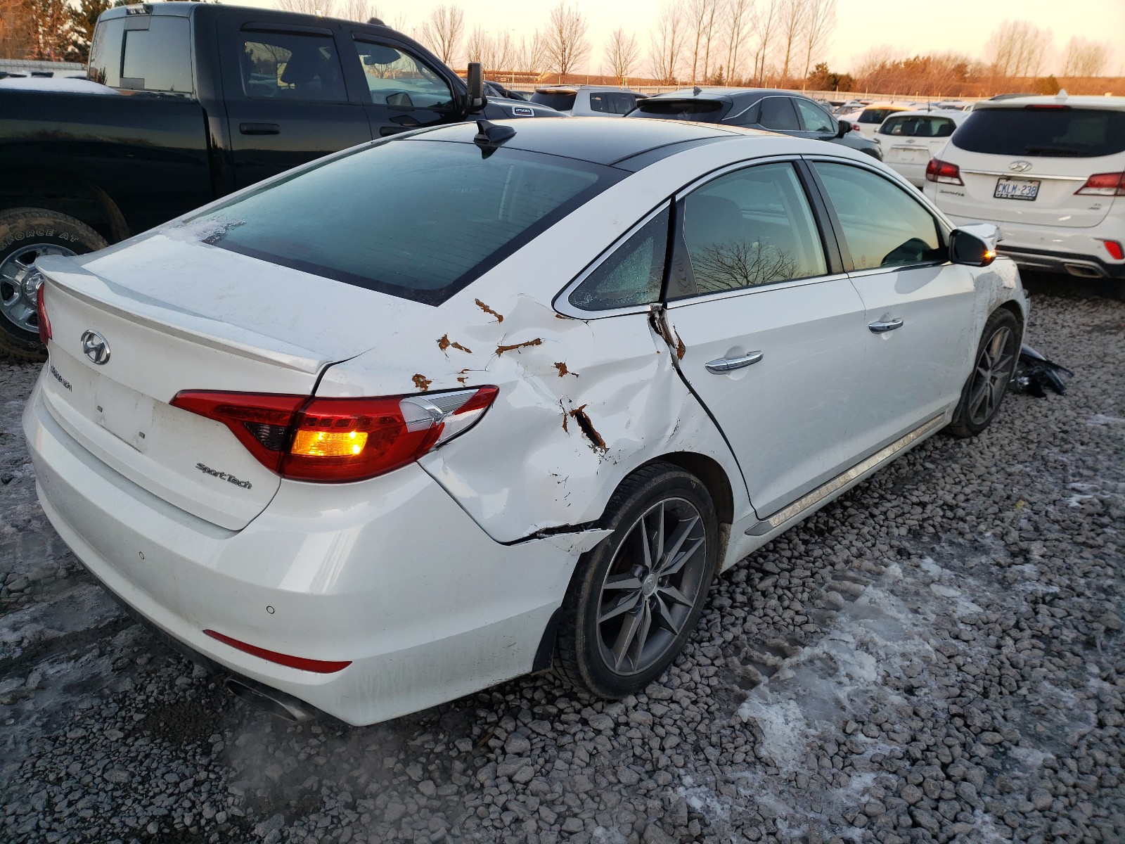 Photo 4 from auction – 2016 HYUNDAI SONATA SPO with VIN 5NPE34AF4GH414743