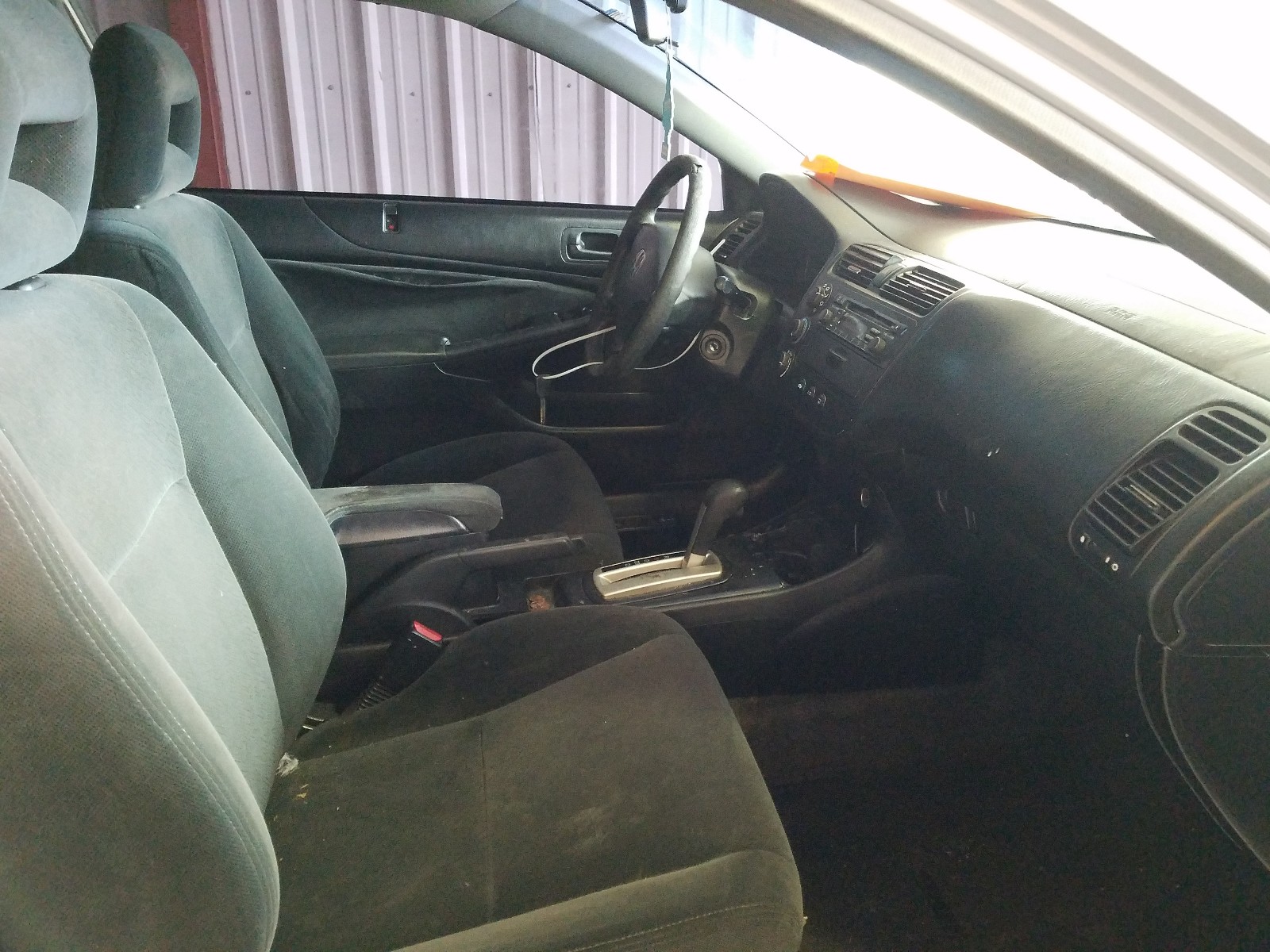 Photo 5 from auction – 2004 HONDA CIVIC LX with VIN 1HGEM22564L003232