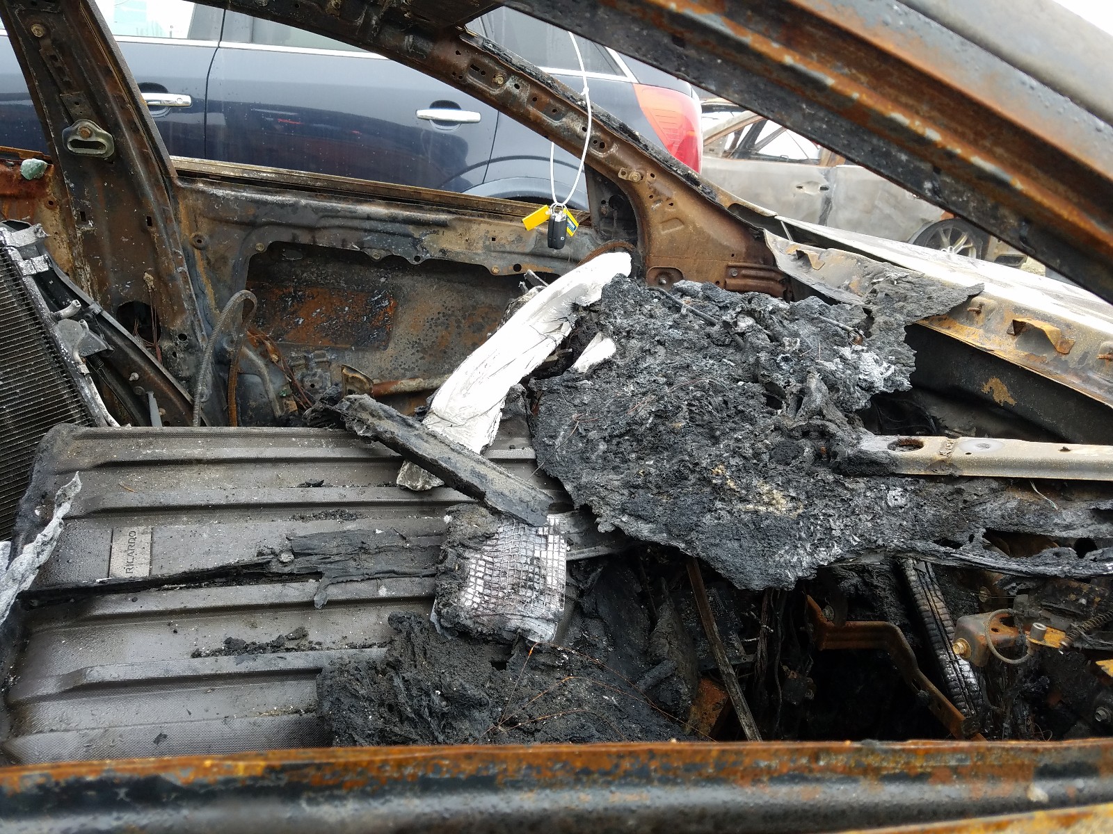 Photo 5 from auction – 2014 HYUNDAI SONATA SE with VIN 5NPEC4AC0EH813068