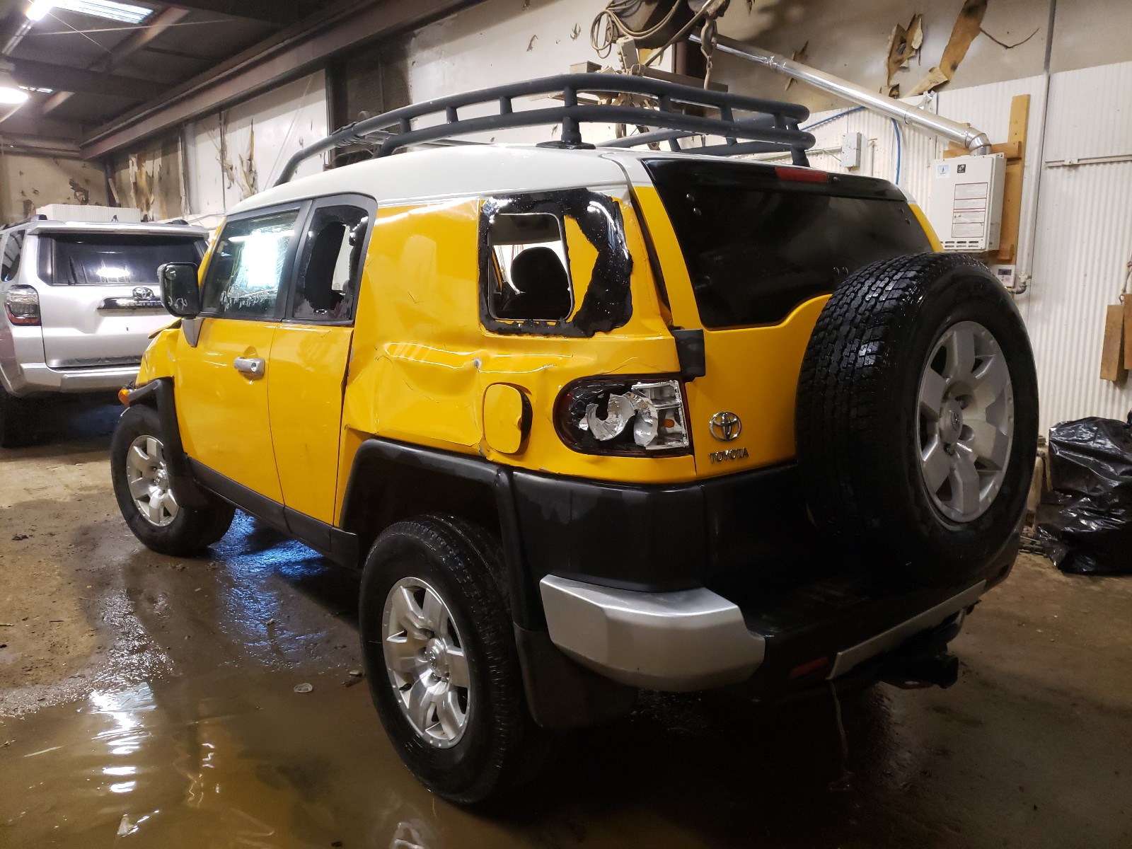 Photo 3 from auction – 2007 TOYOTA FJ CRUISER with VIN JTEBU11F670057542
