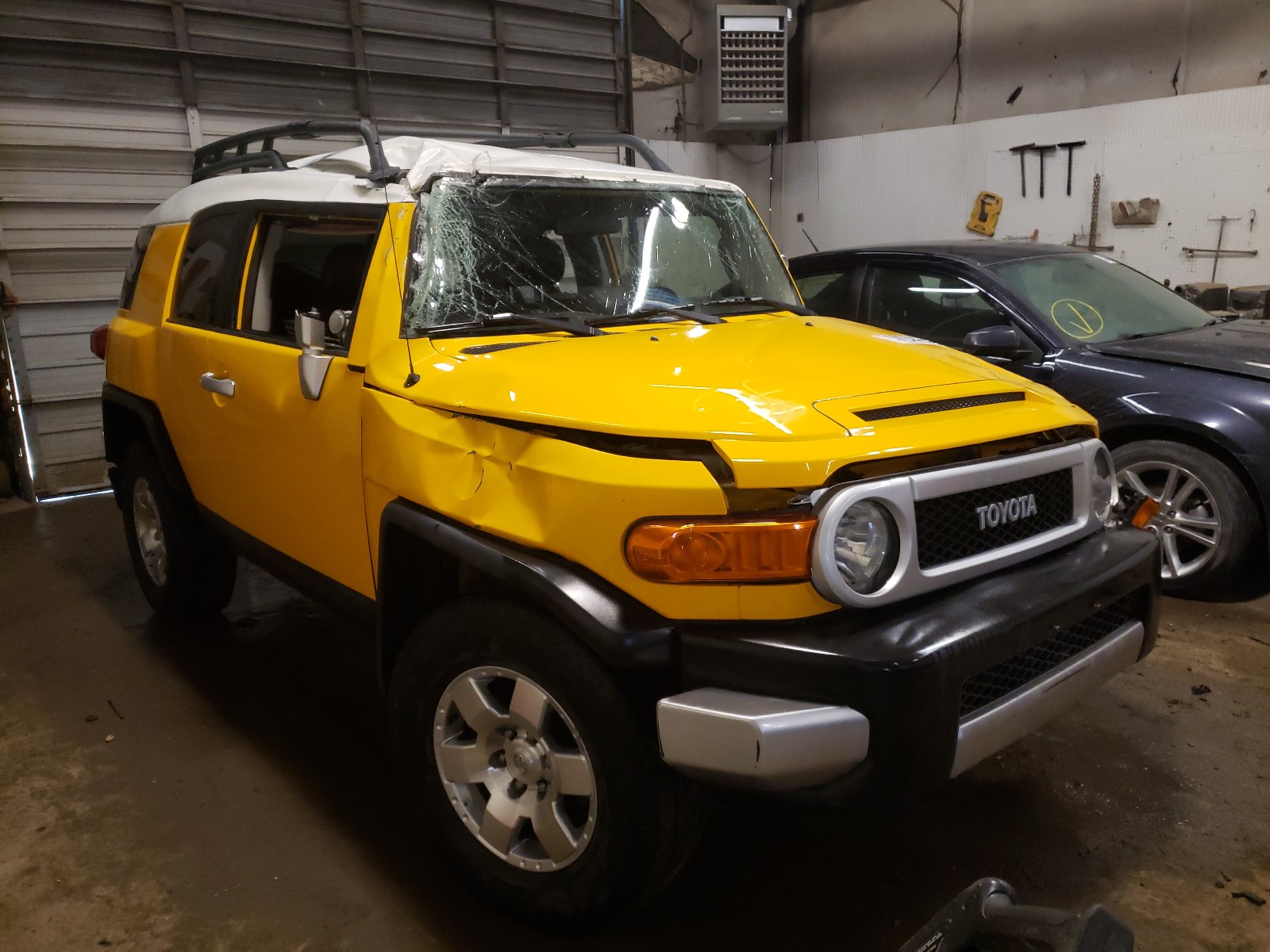 TOYOTA FJ CRUISER 2007 with VIN JTEBU11F670057542 - Photo from auction