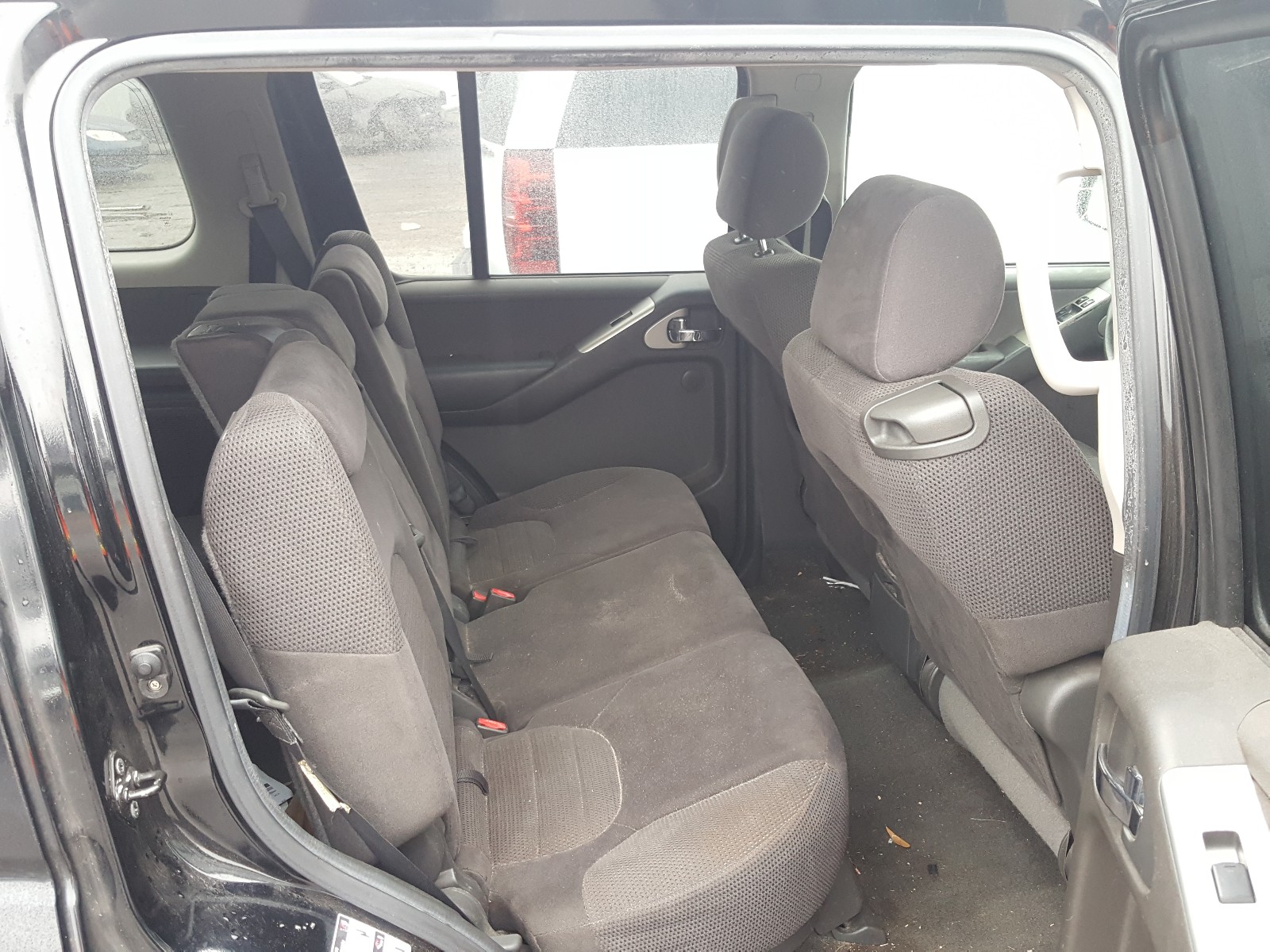 Photo 6 from auction – 2005 NISSAN PATHFINDER with VIN 5N1AR18W85C785653