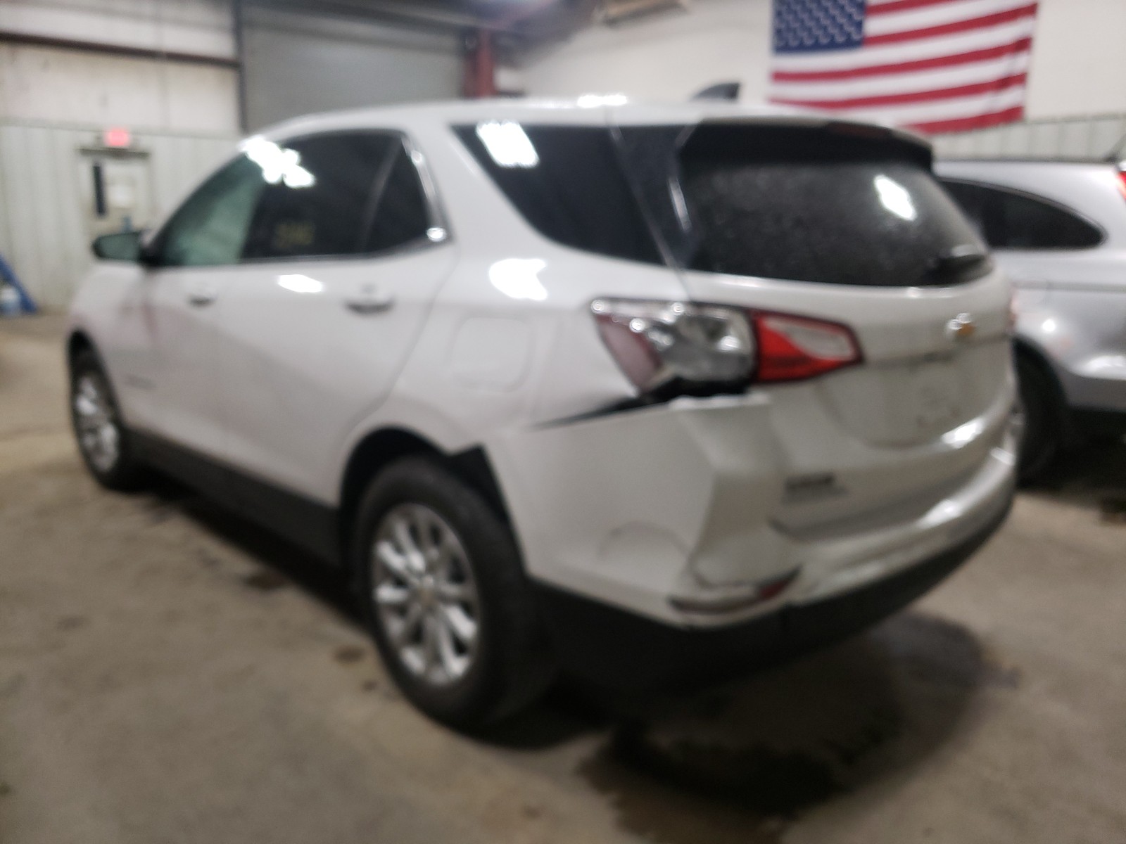 Photo 3 from auction – 2018 CHEVROLET EQUINOX LT with VIN 2GNAXJEV4J6338320
