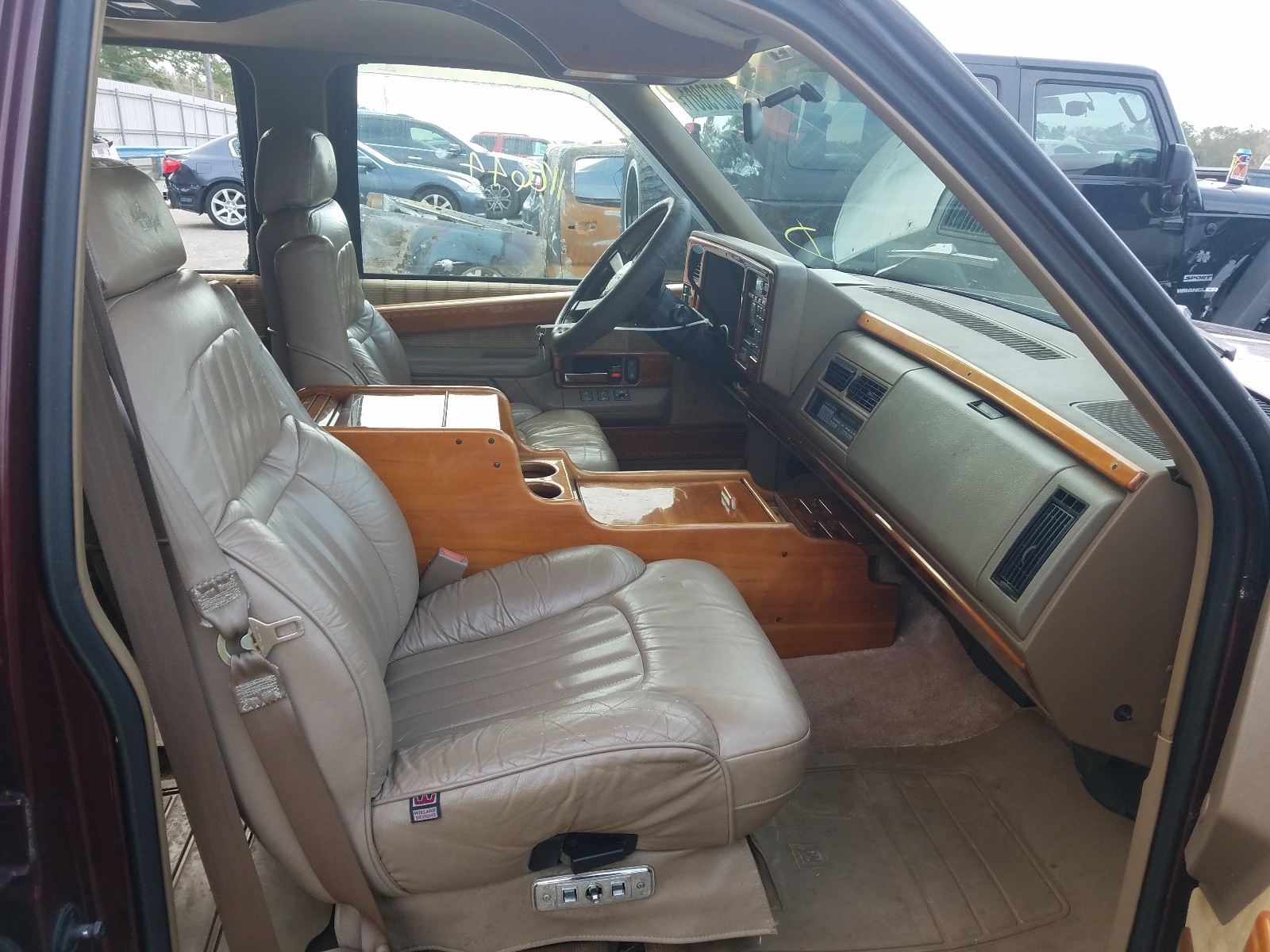 Photo 5 from auction – 1994 GMC SUBURBAN with VIN 1GDEC16K4RJ761824