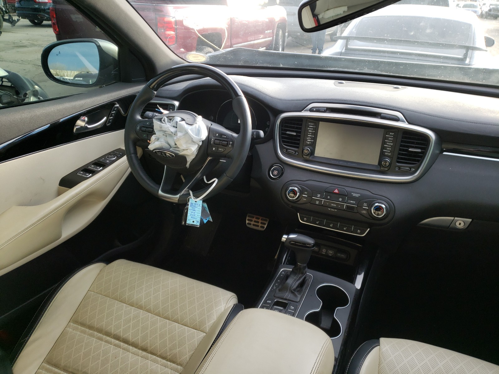 Photo 9 from auction – 2018 KIA SORENTO SX with VIN 5XYPKDA53JG383583