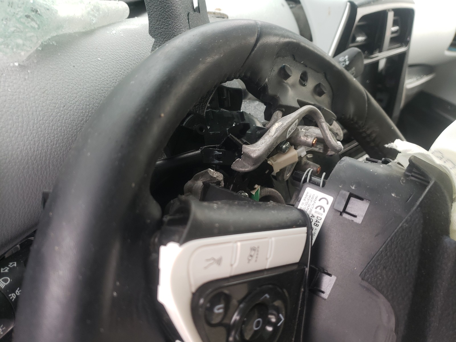 Photo 8 from auction – 2018 TOYOTA PRIUS with VIN JTDKARFU0J3067122