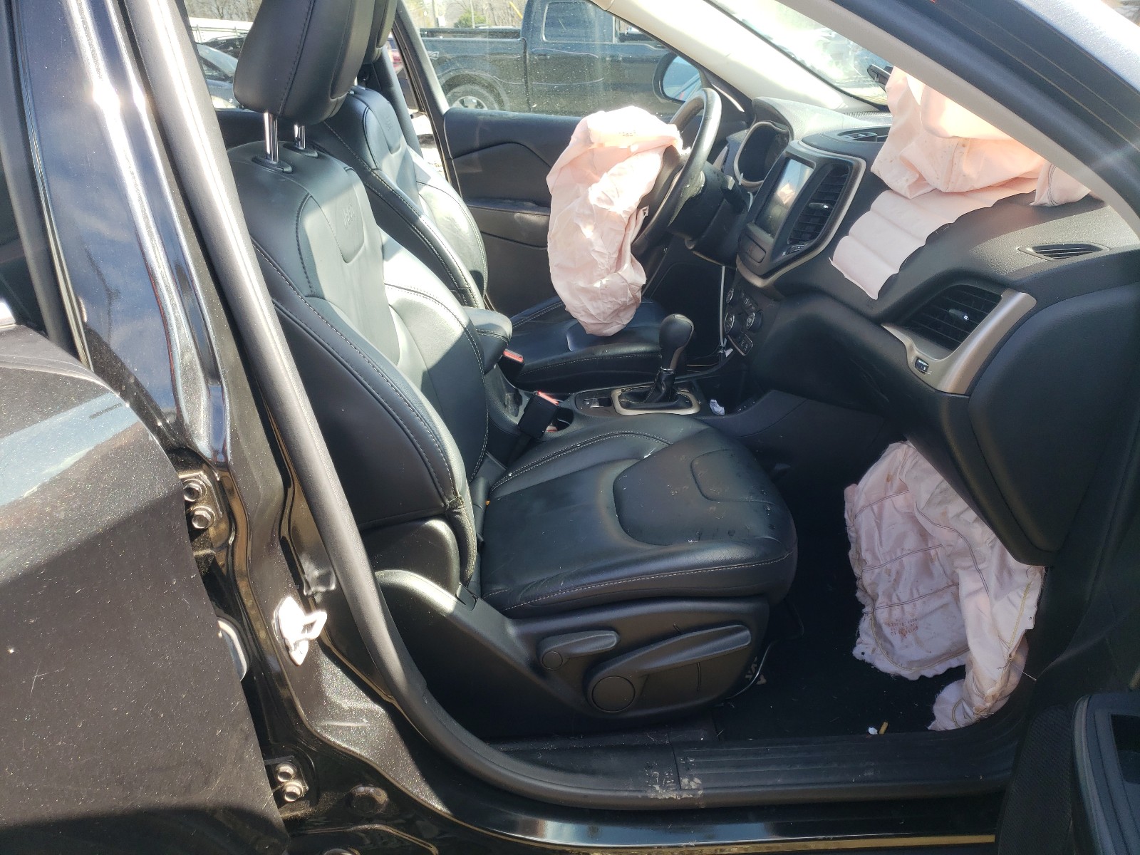 Photo 5 from auction – 2016 JEEP CHEROKEE L with VIN 1C4PJLDS9GW273888