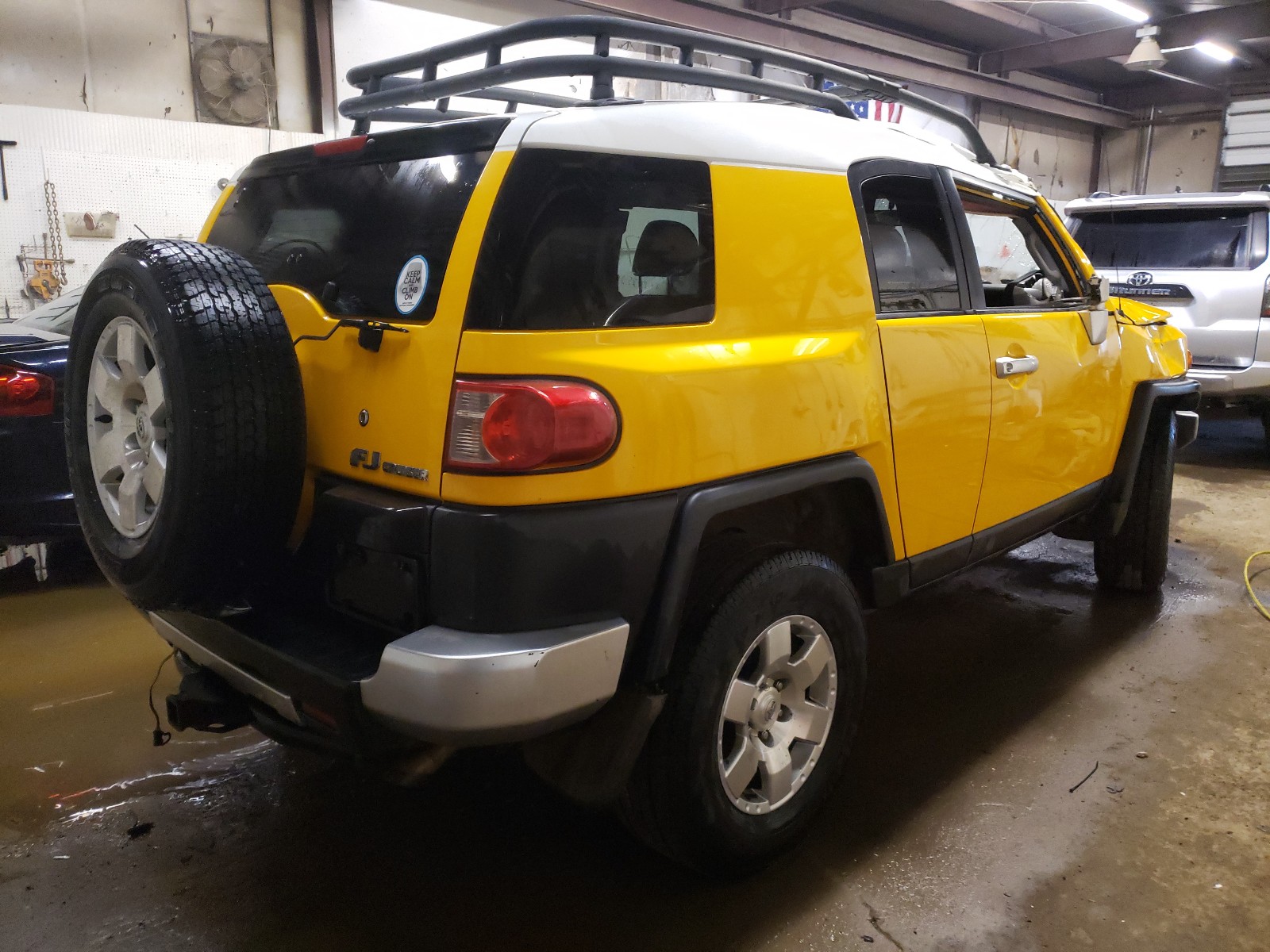 Photo 4 from auction – 2007 TOYOTA FJ CRUISER with VIN JTEBU11F670057542