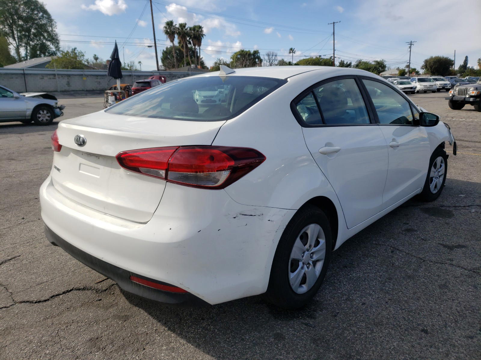 Photo 4 from auction – 2017 KIA FORTE with VIN 3KPFK4A78HE103497