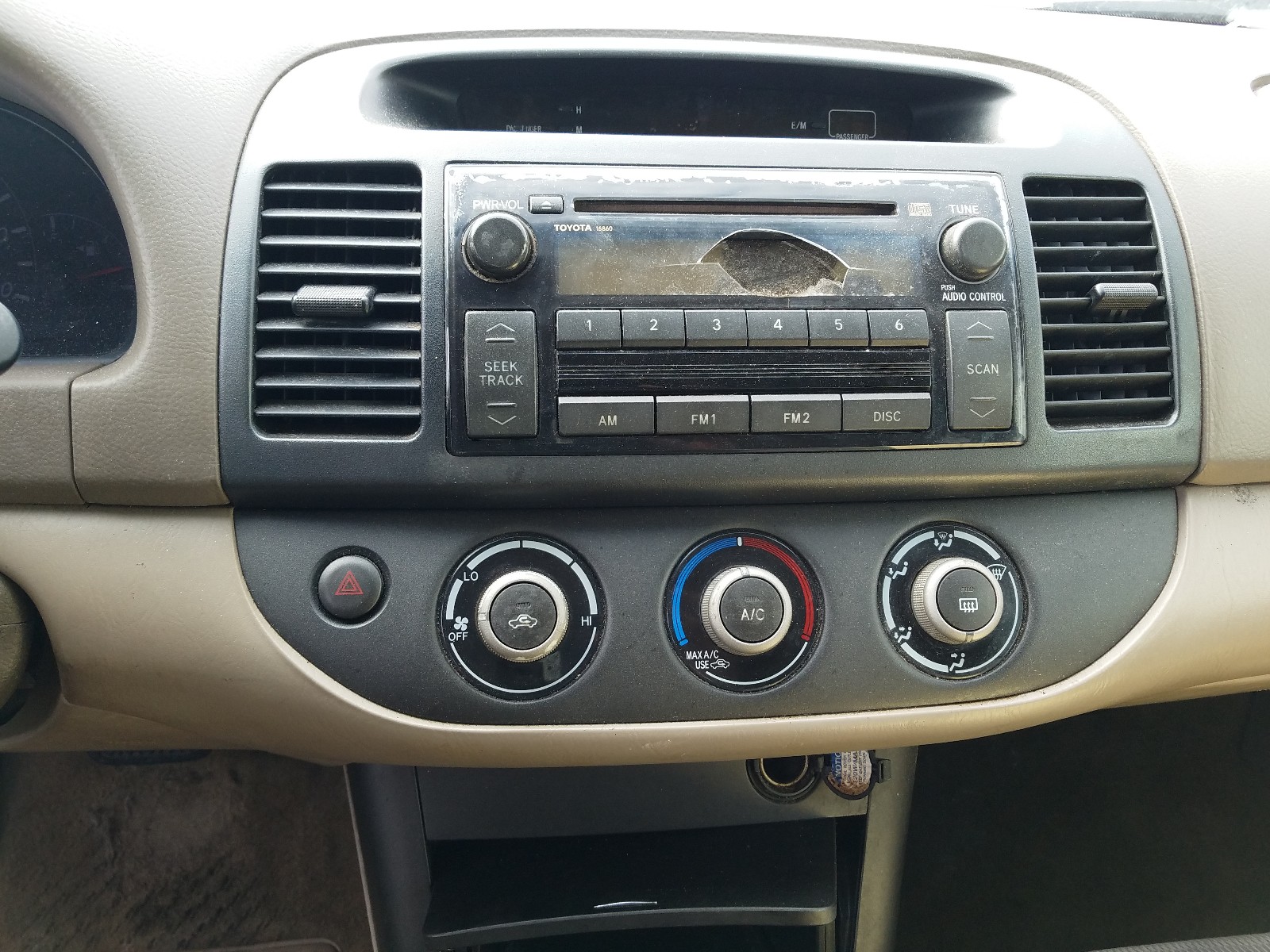 Photo 9 from auction – 2005 TOYOTA CAMRY LE with VIN 4T1BE32K35U405758