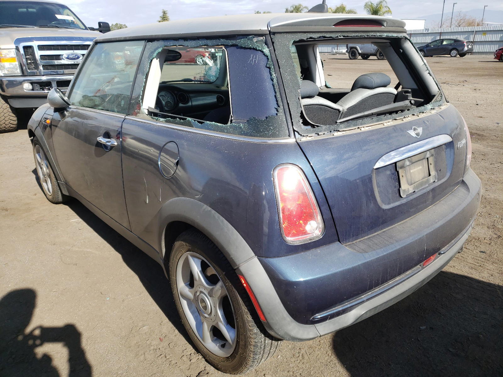 Photo 3 from auction – 2006 MINI COOPER with VIN WMWRC33556TK17023