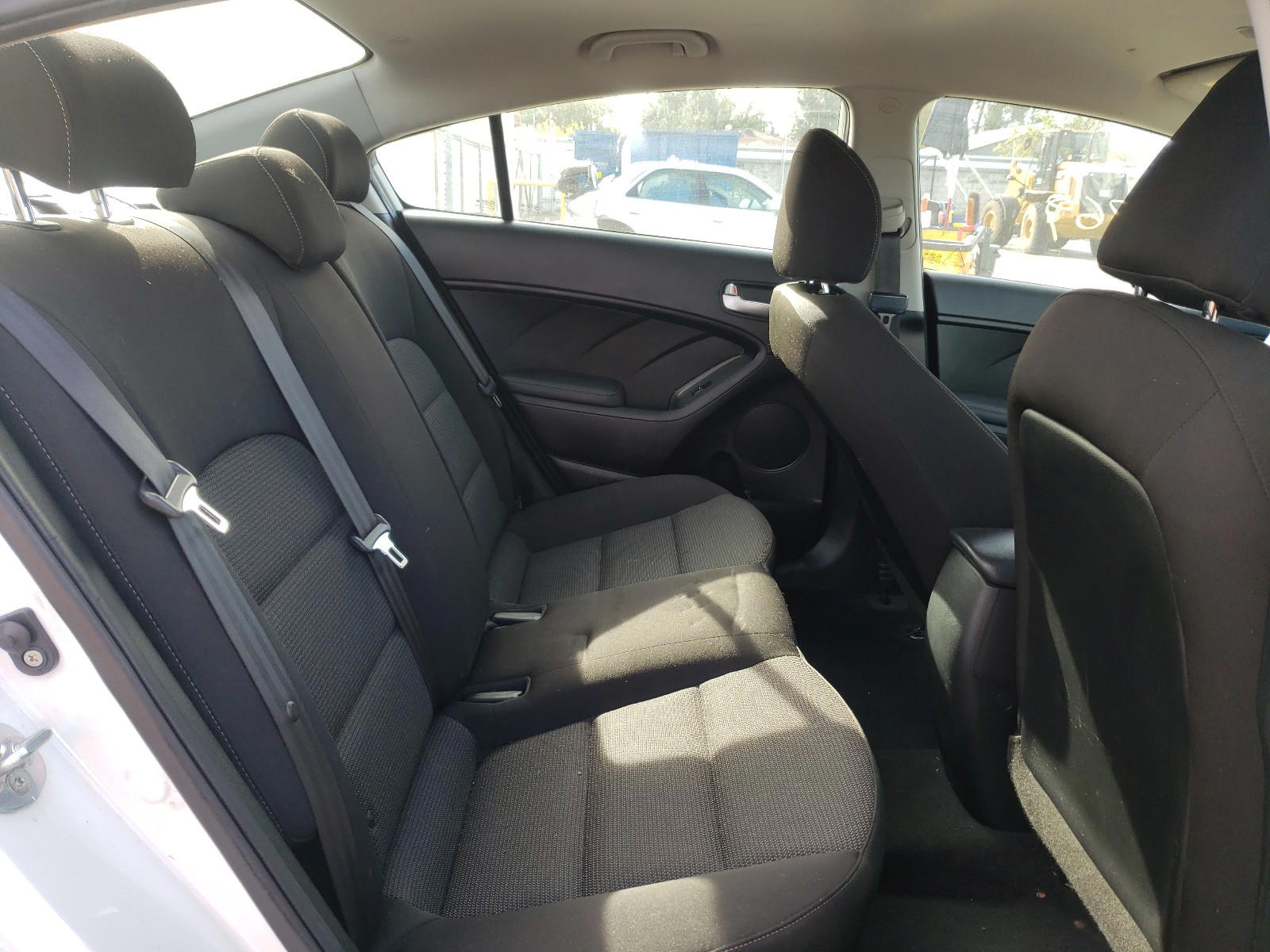 Photo 6 from auction – 2017 KIA FORTE with VIN 3KPFK4A78HE103497