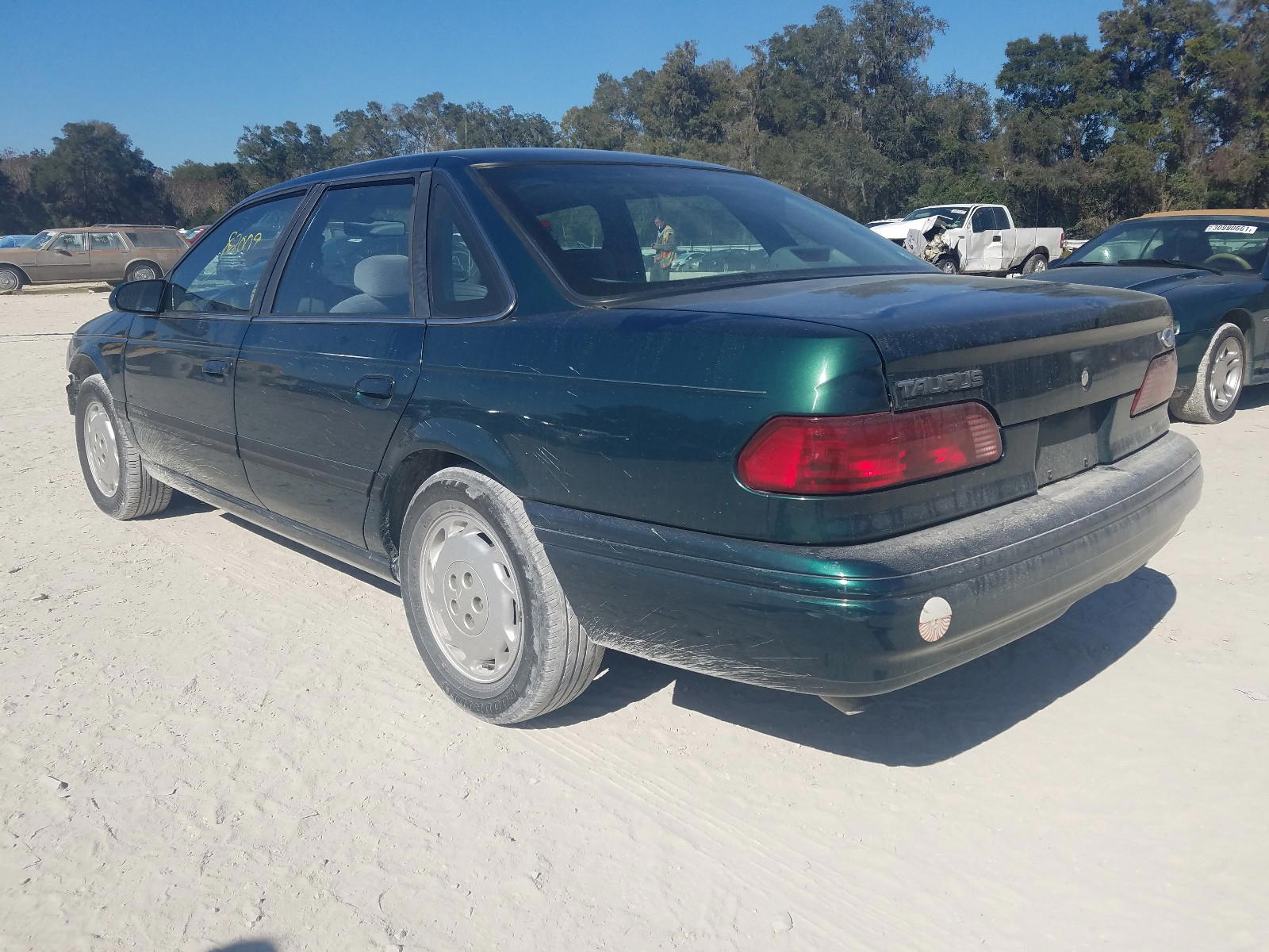 Photo 3 from auction – 1995 FORD TAURUS GL with VIN 1FALP5249SA175307