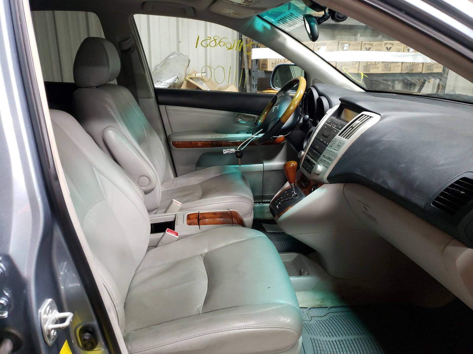 صورة رقم 5 من المزاد - 2005 LEXUS RX 330 مع VIN 2T2HA31U05C068228