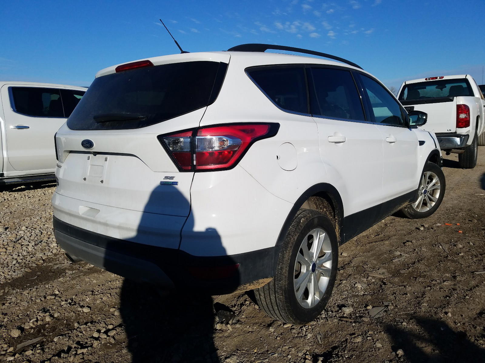 Photo 4 from auction – 2018 FORD ESCAPE SE with VIN 1FMCU9GD6JUC95111